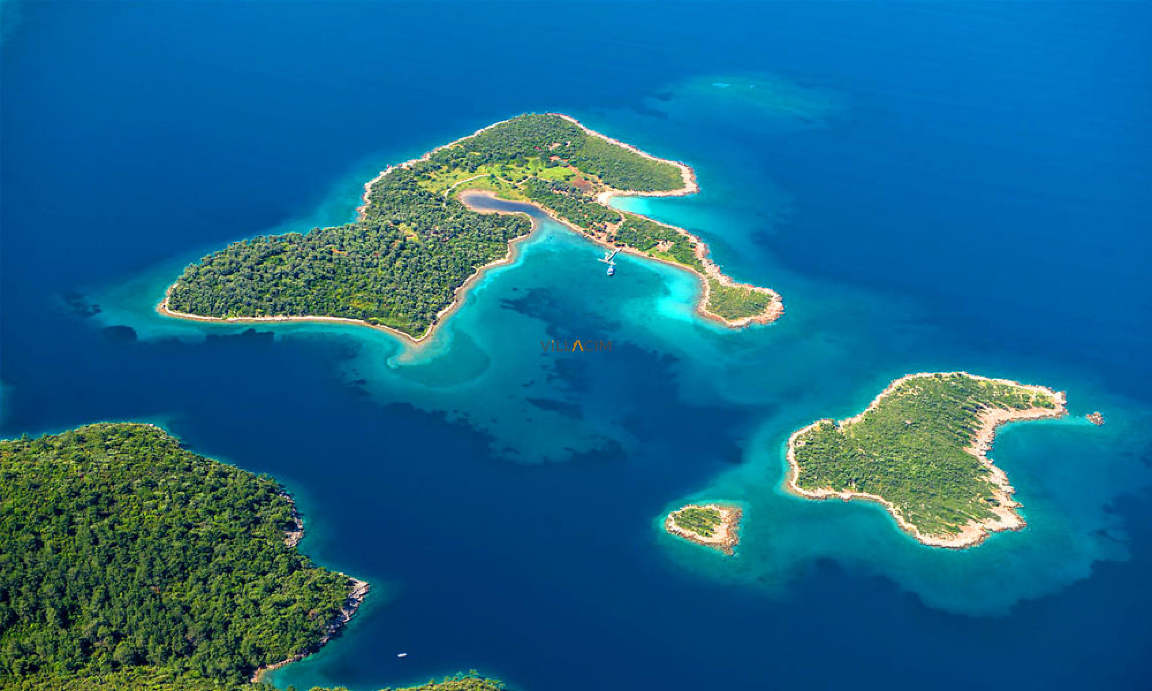 Sedir Adası: Kleopatra'nın Kumları ve Antik Kalıntılarla Bezeli Cennet Köşesi! 🏖️👑