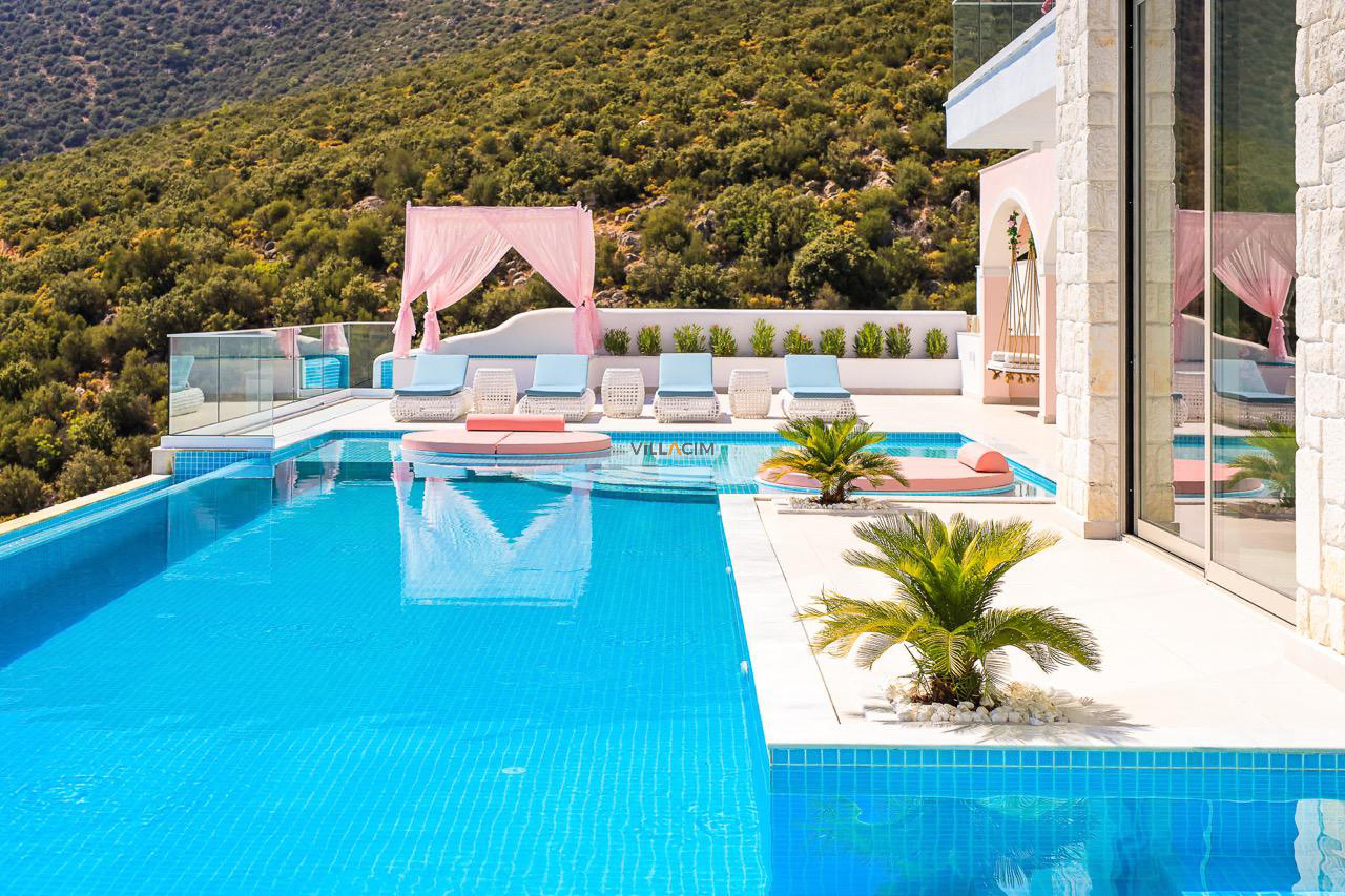 Sekiz Kişilik Kiralık Villalar