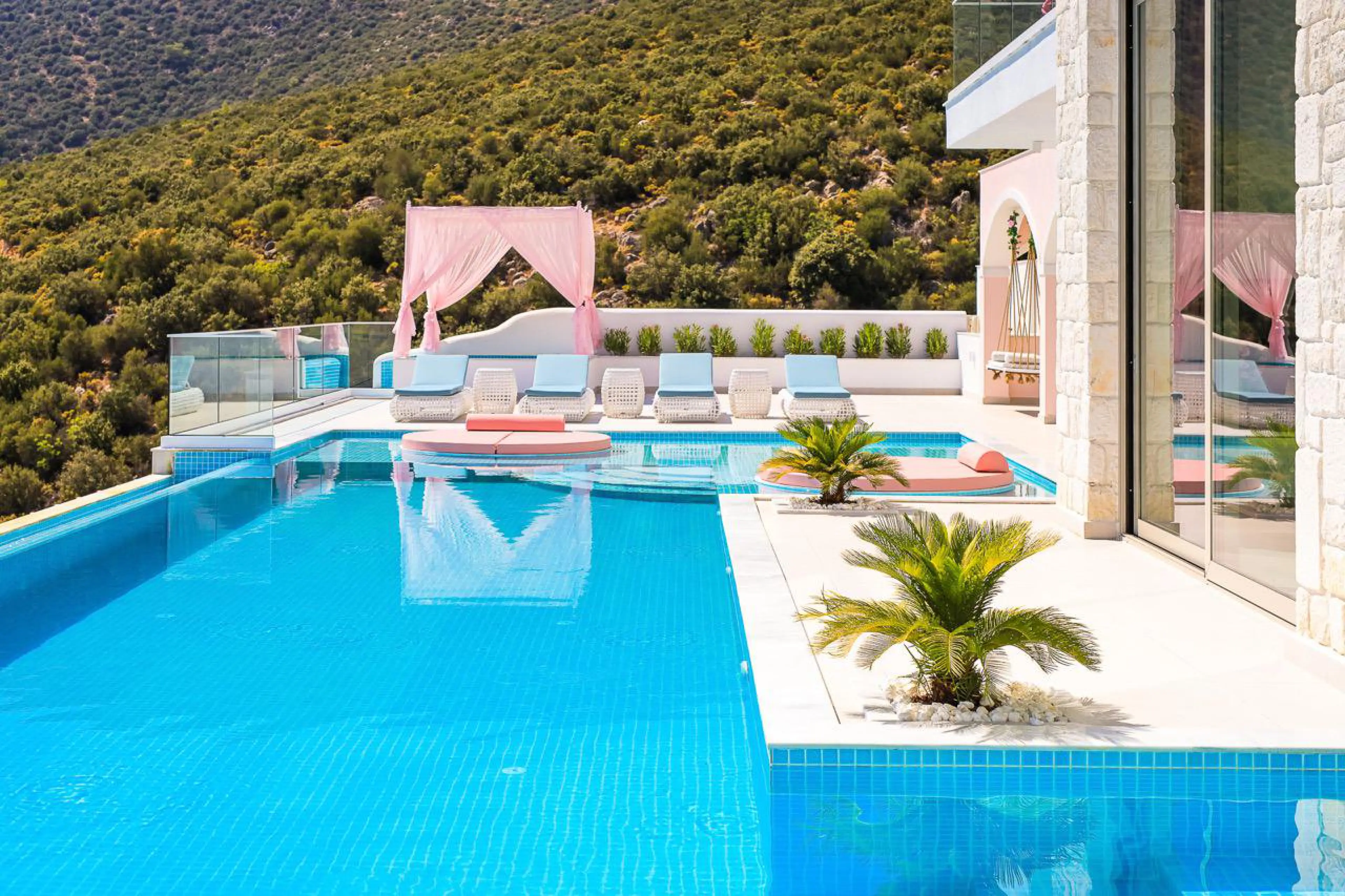 Sekiz Kişilik Kiralık Villalar