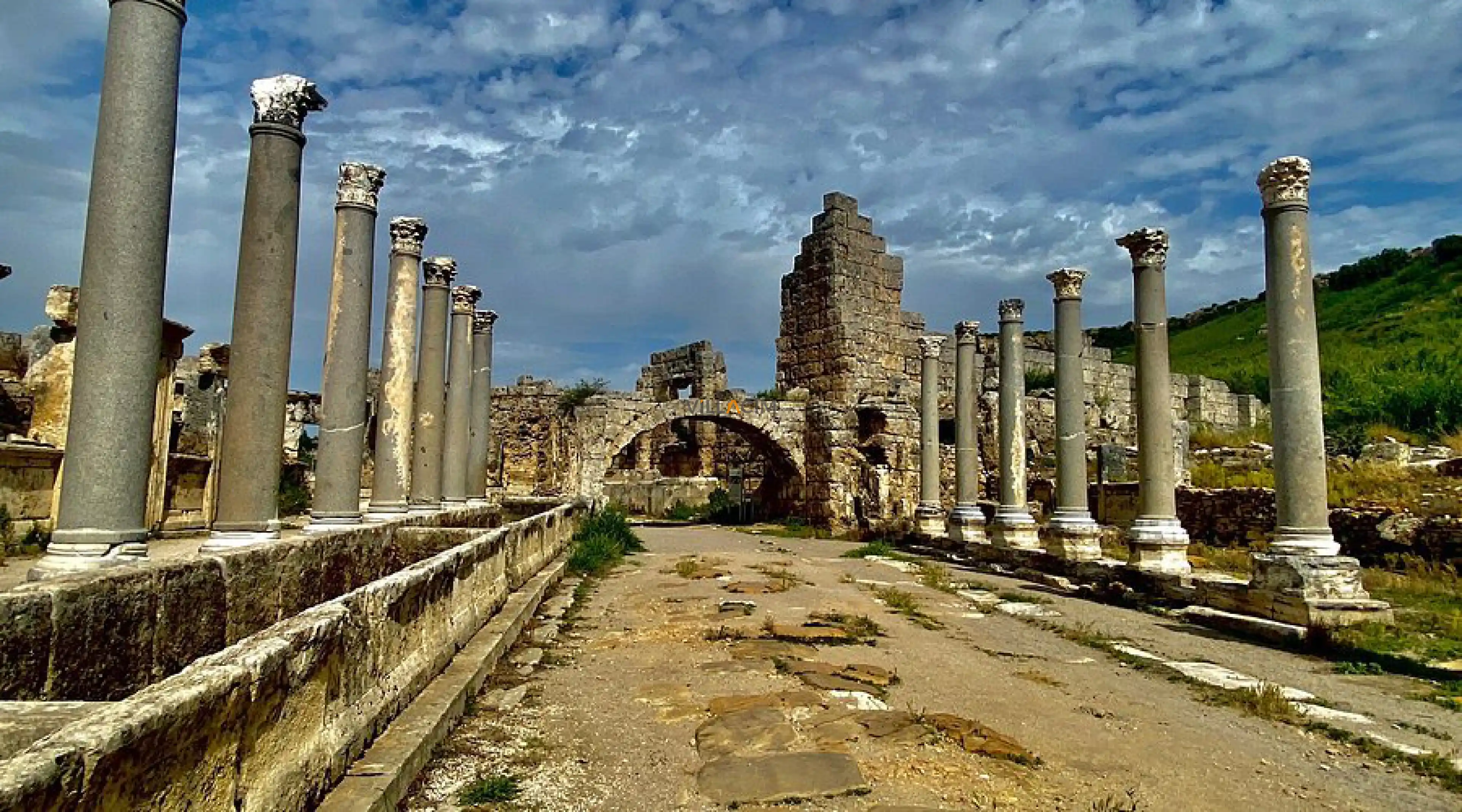 Perge Antik Kenti: Antalya'nın Gizli Arkeolojik Hazinesi