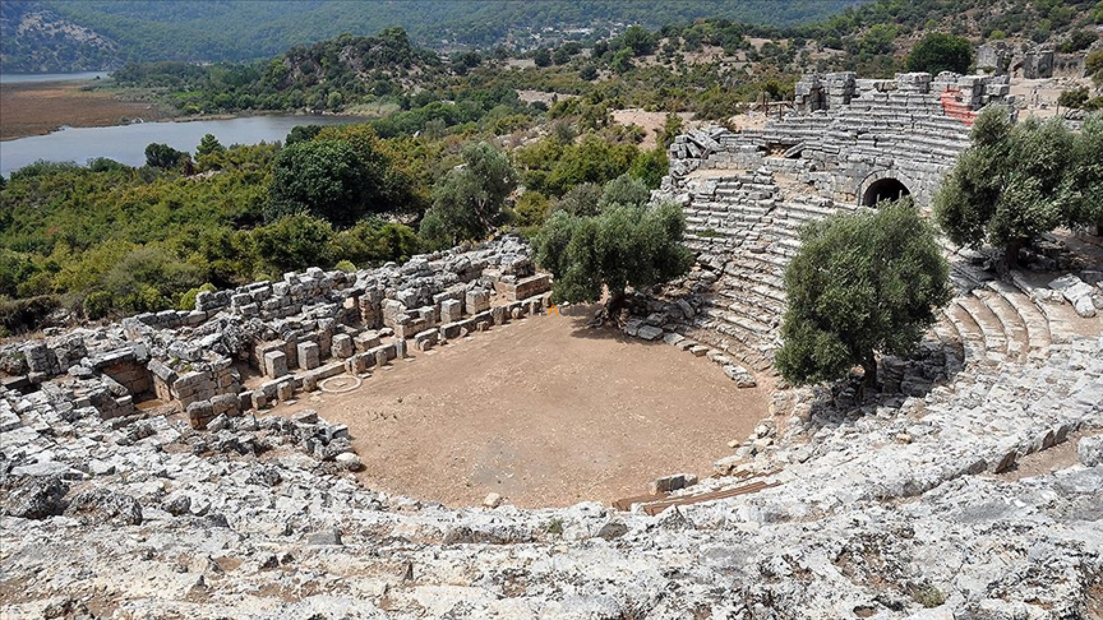 Kaunos Antik Kenti: Tarihin Derinliklerinde Bir Yolculuk! 🏛️🌿