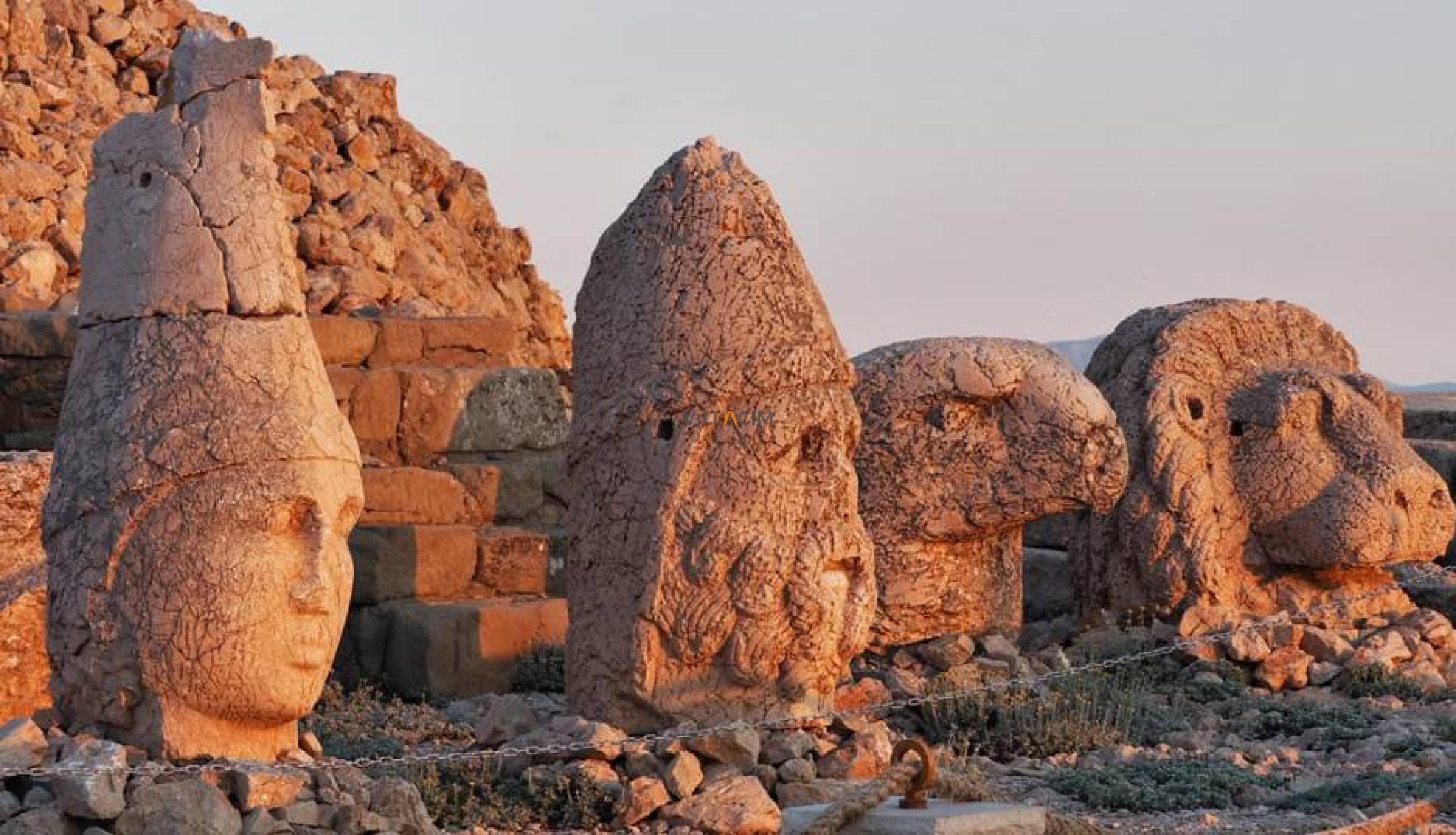 Nemrut Dağı'nda Antik Dünyanın Zirvesinde Eşsiz Bir Yolculuk