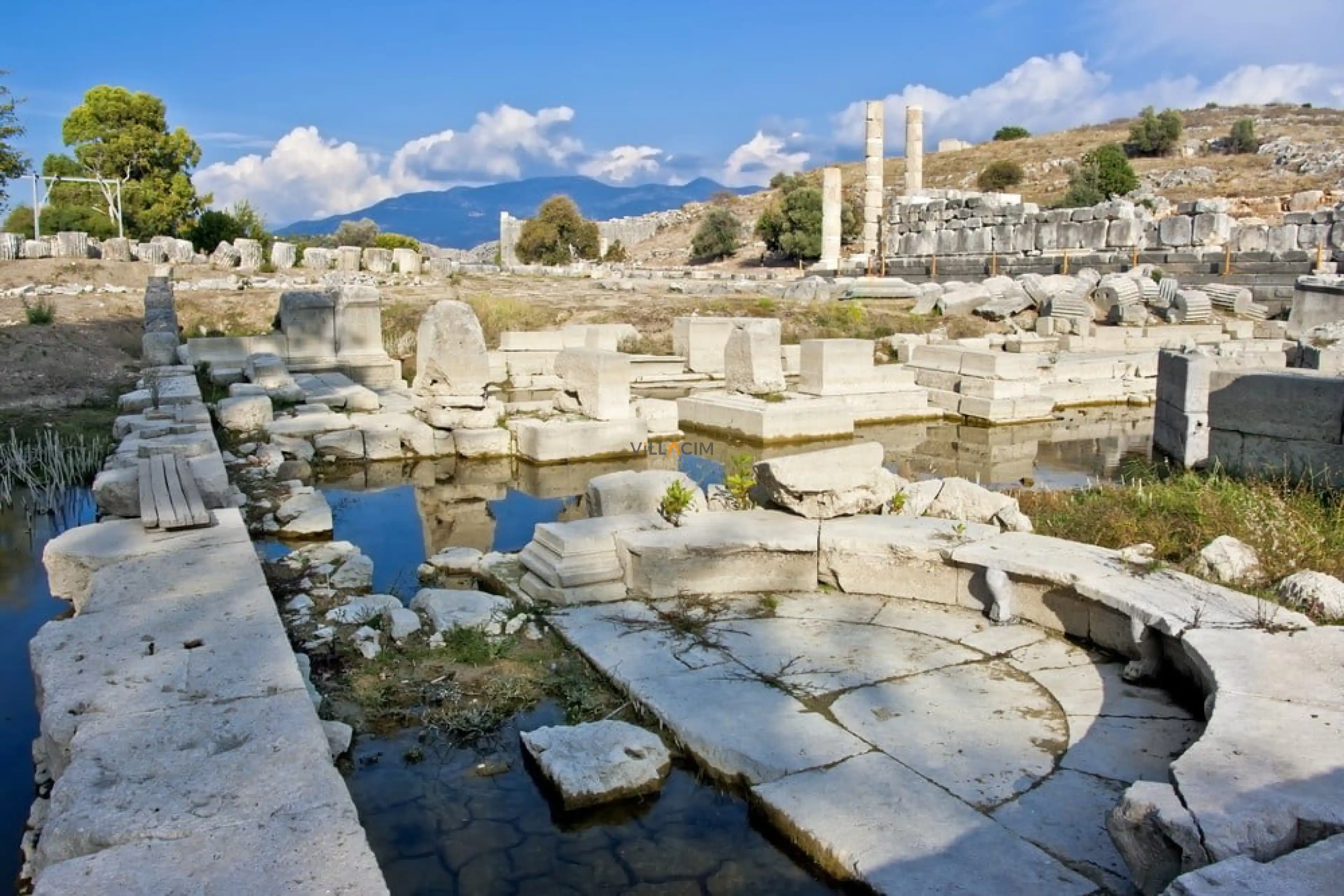 Letoon Antik Kenti: Tanrıların Bile Ayağını Tozlandırdığı Yer! 🏛️✨