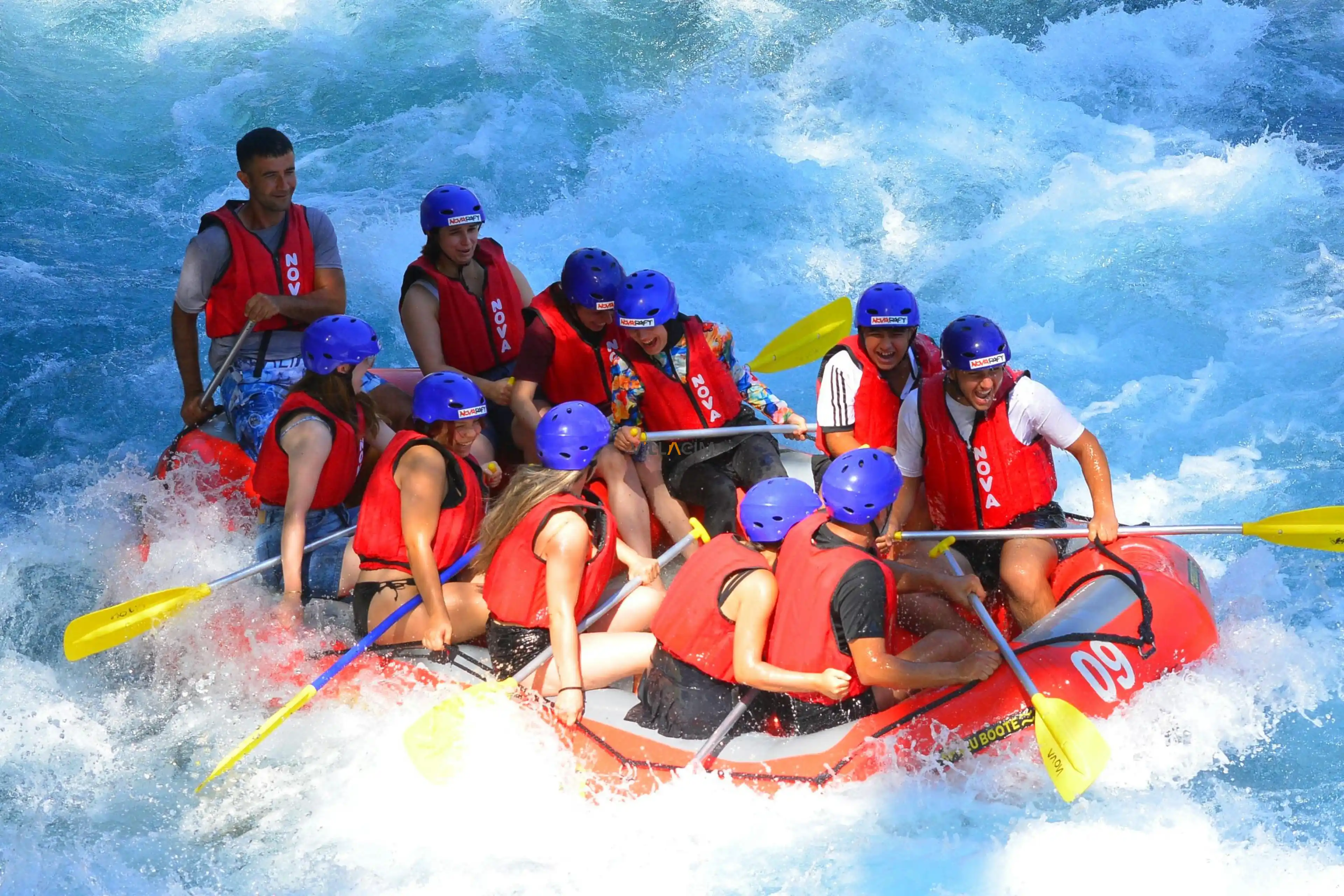 Antalya'da Aktif Tatil: Rafting, Trekking ve Su Sporları Rehberi