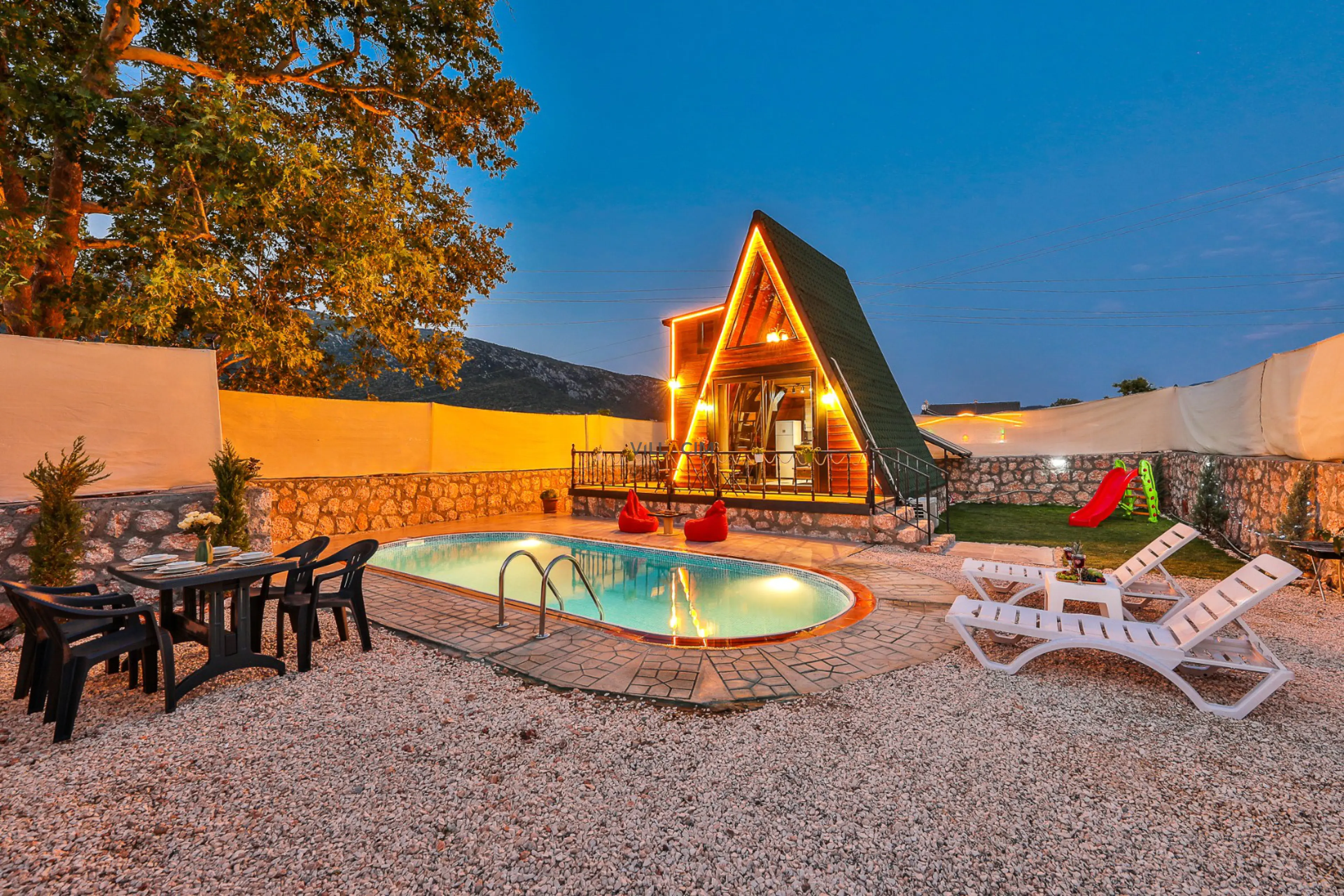 Villa-First-10_285.jpg