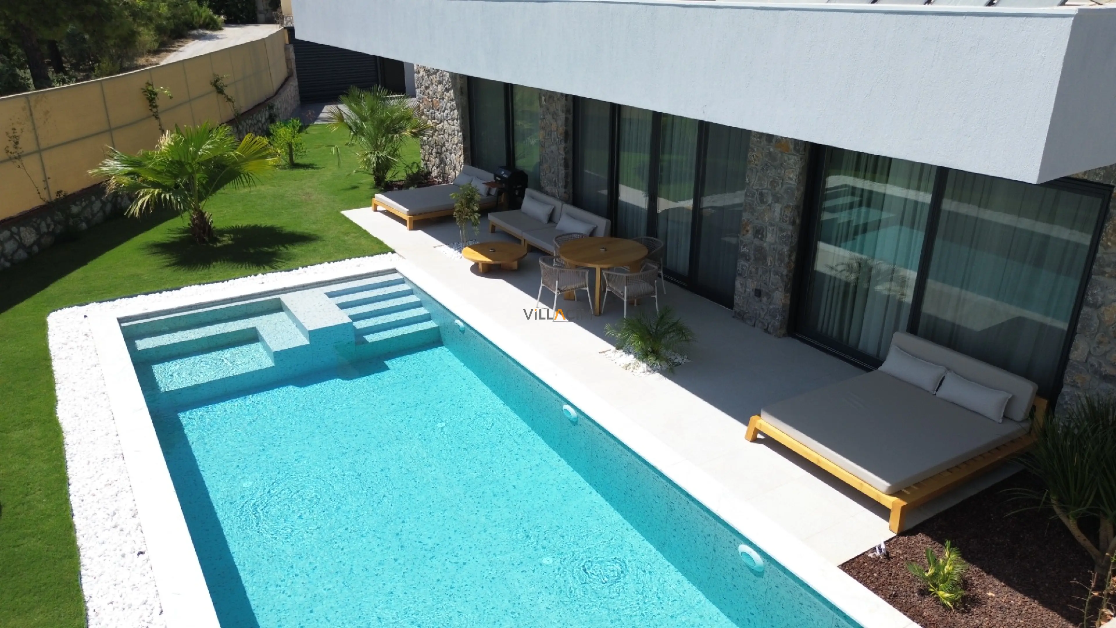 Villa-Viohouse-1_525.JPG