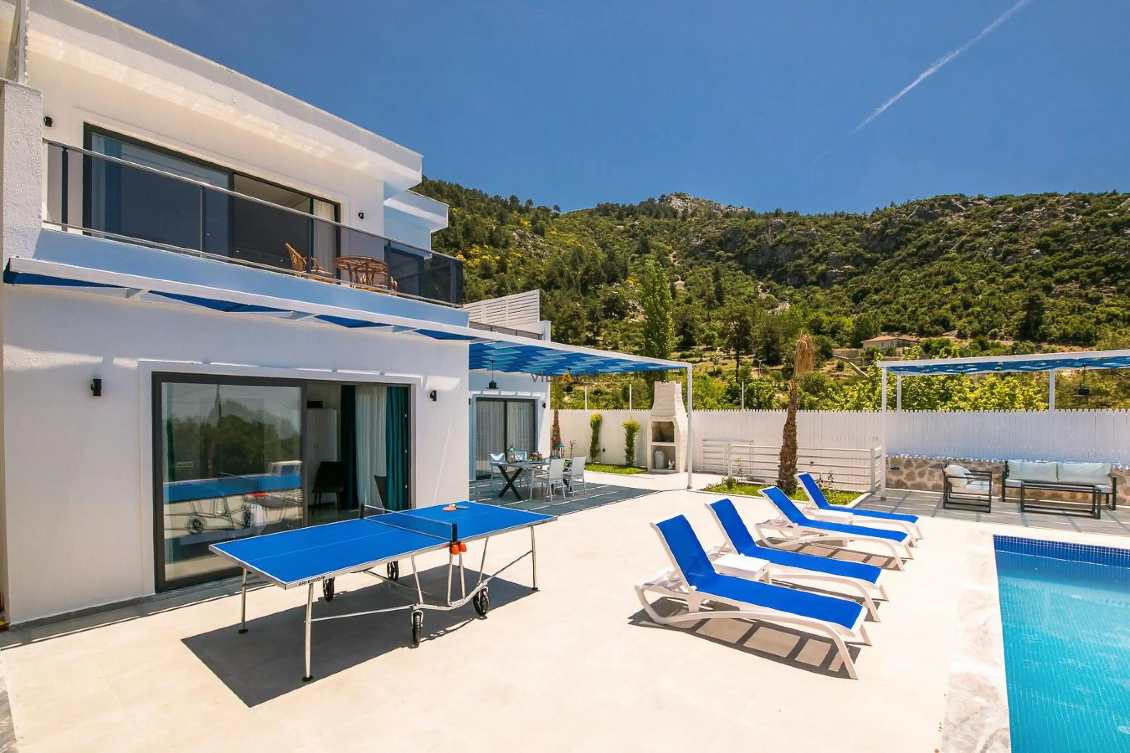 Villa Shade