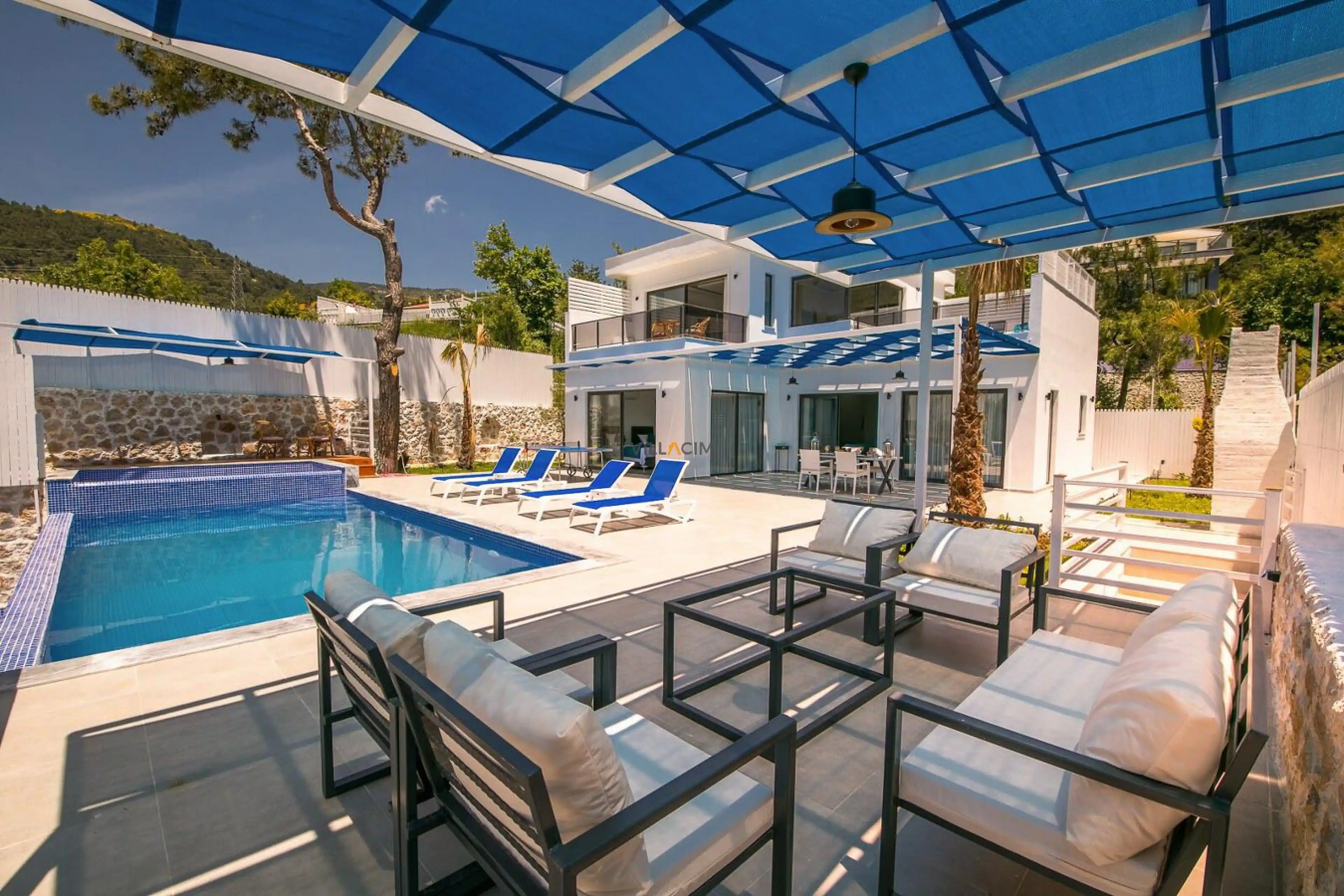 Villa Shade