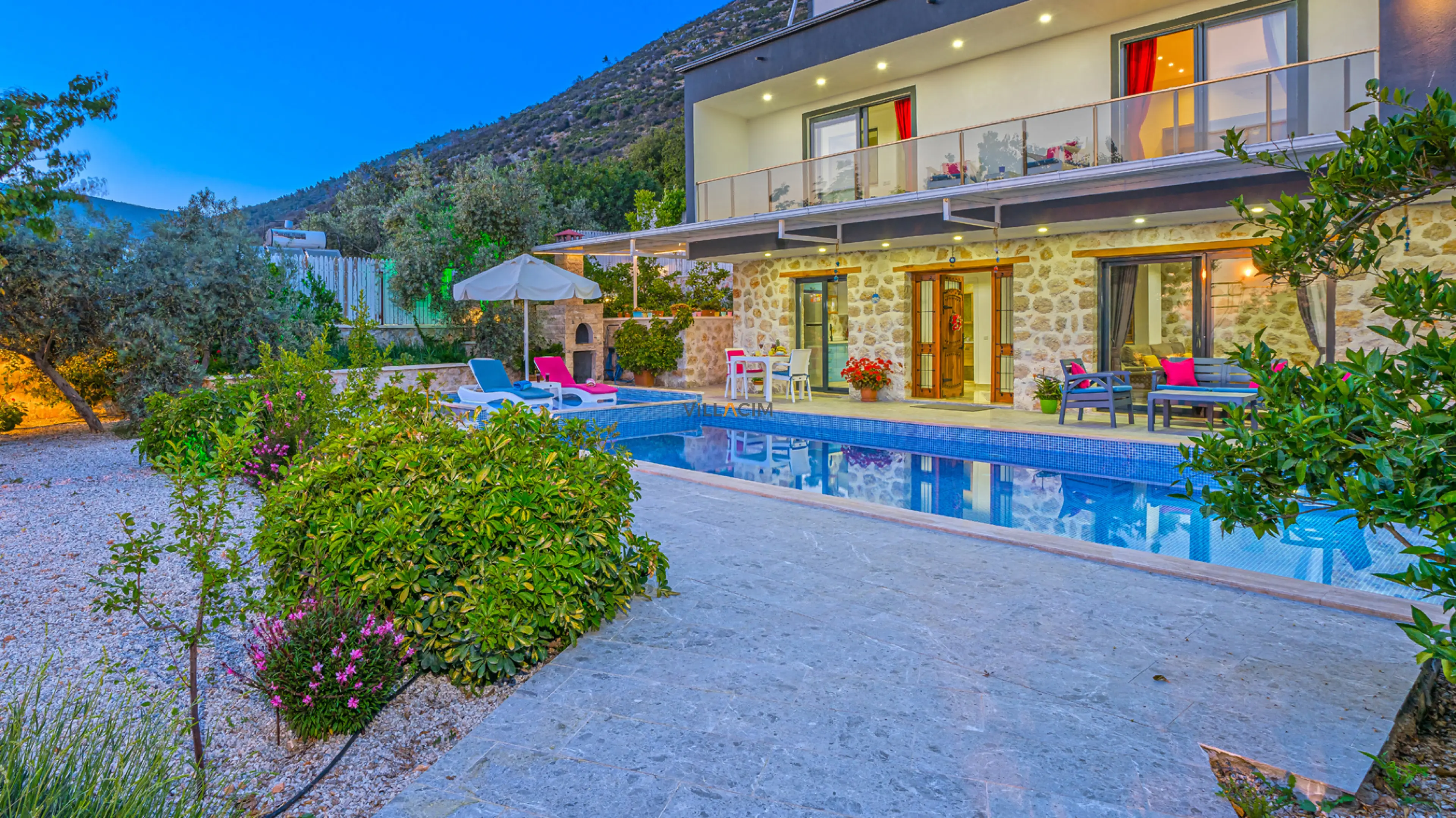 Emma-Villa-2_82.jpg