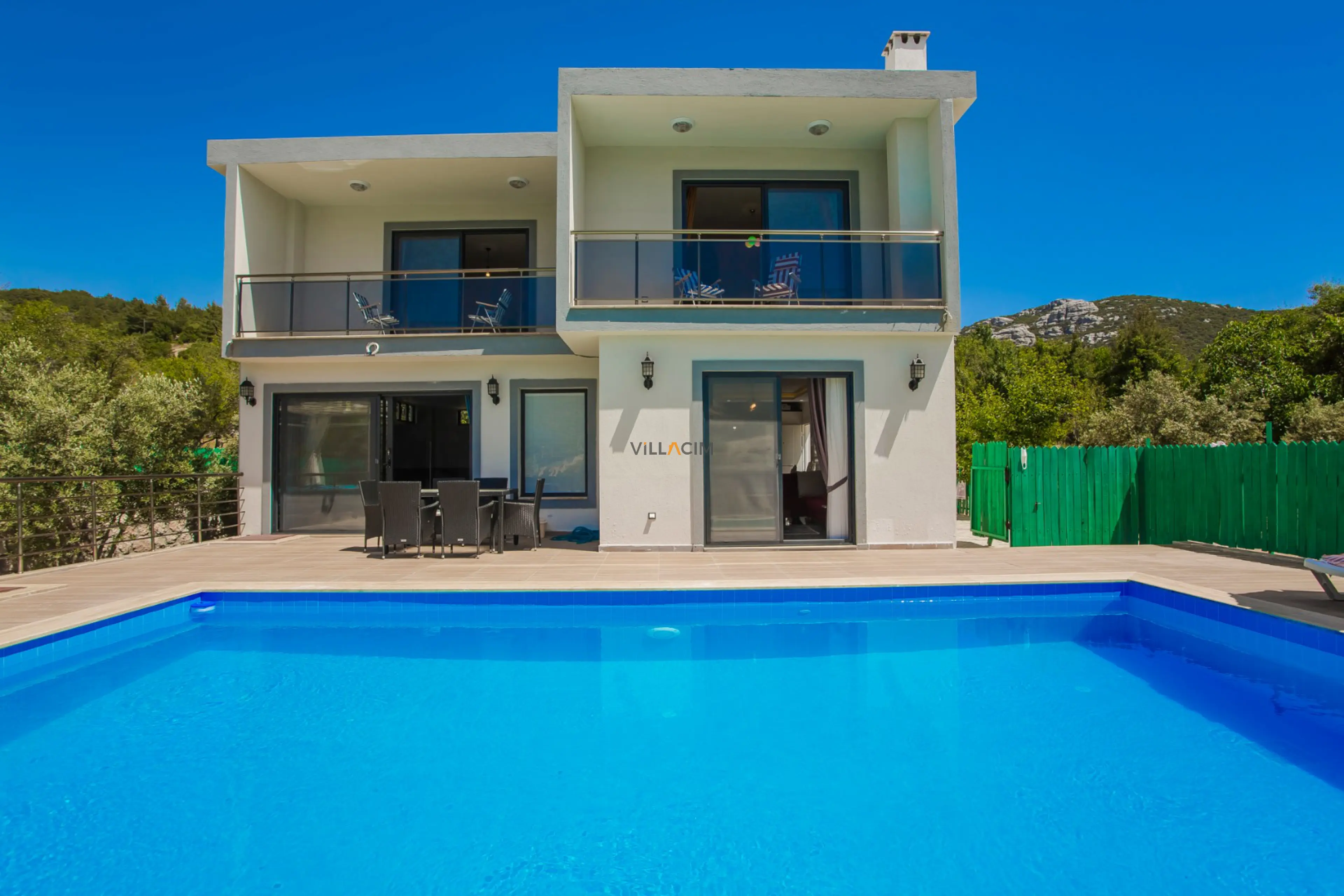 Four-Season-Villa-3_553.jpg