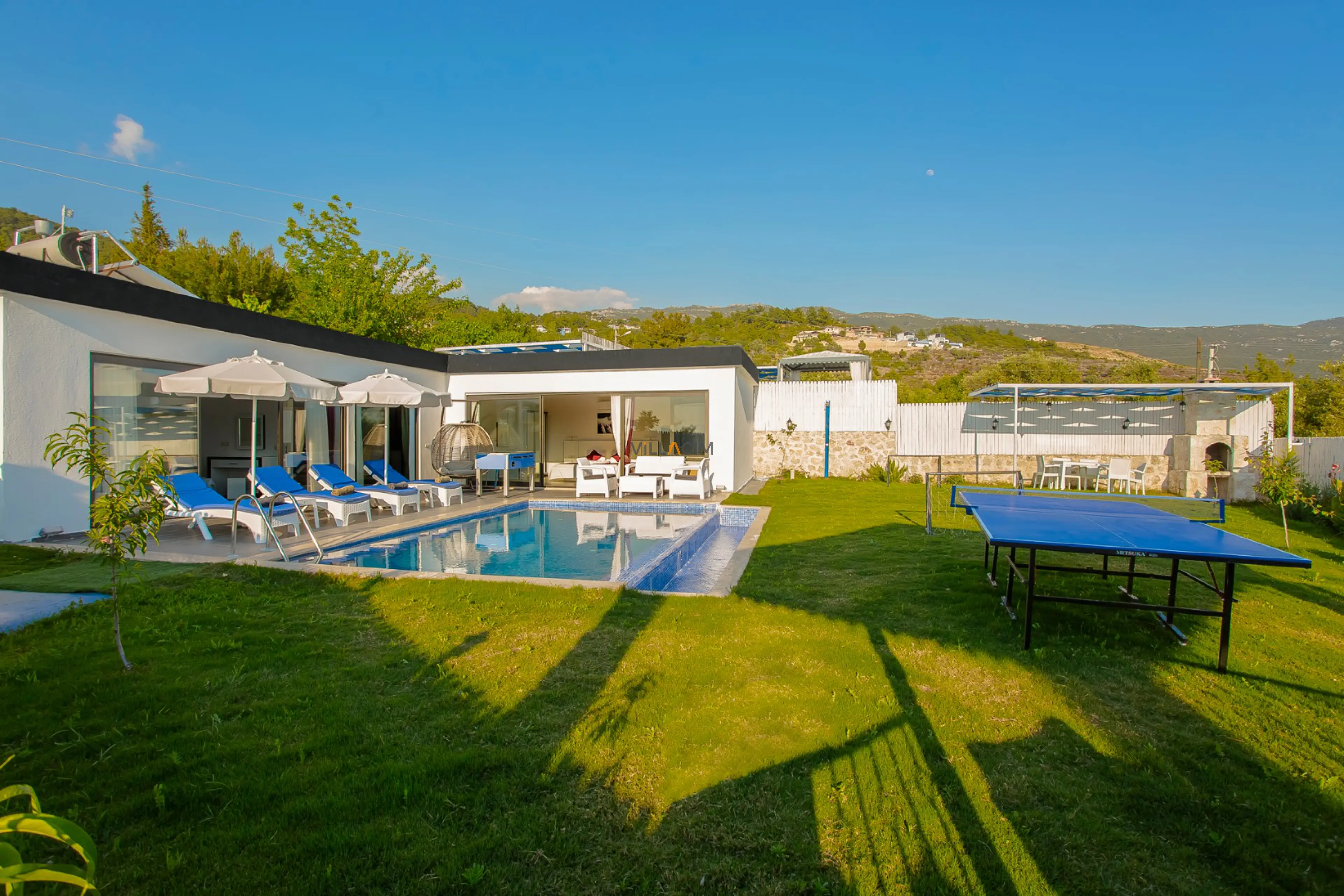 Mete-Villa-Outdoor-1_976.jpg