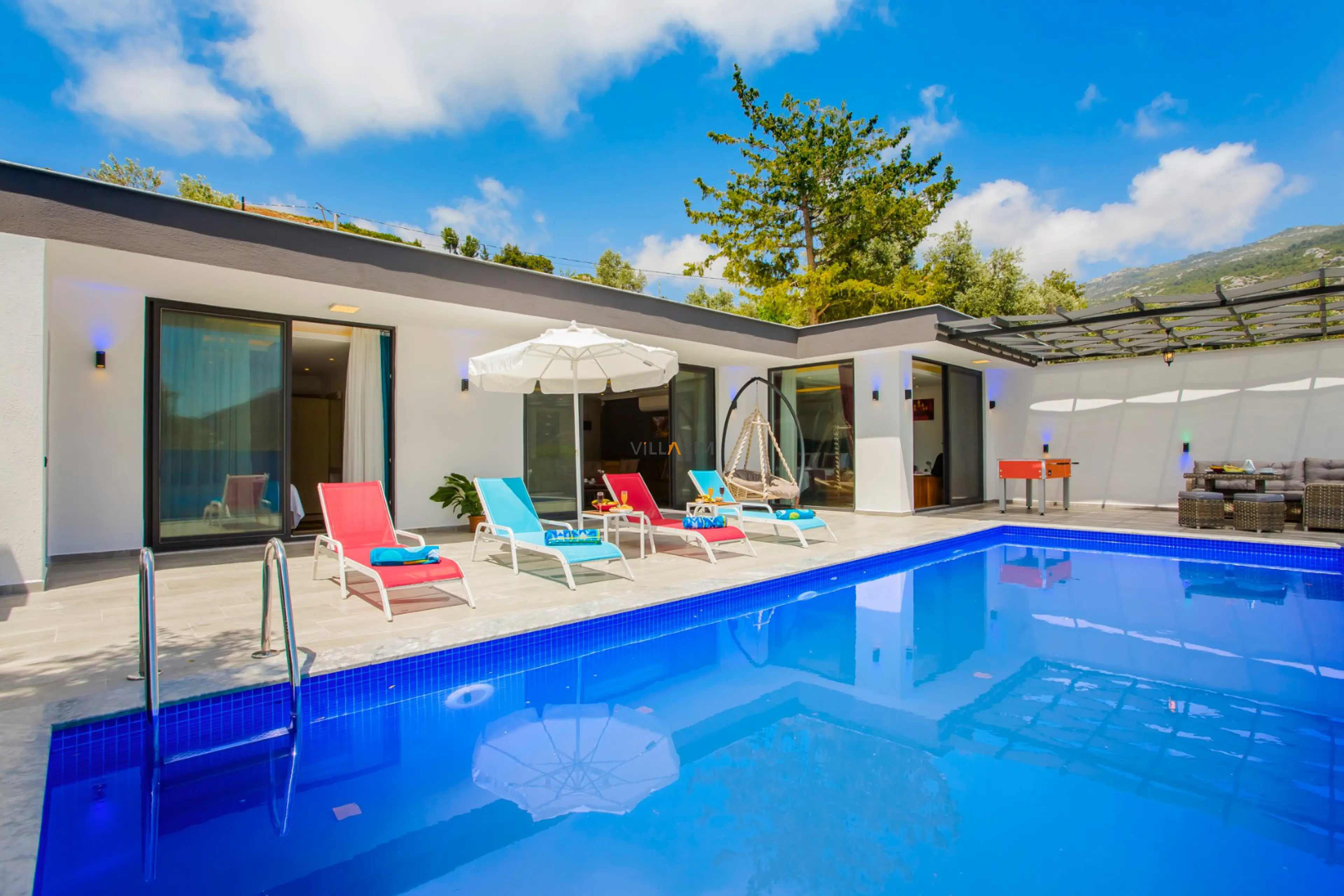 Nevi-Villa-Daylight-1_841.jpg