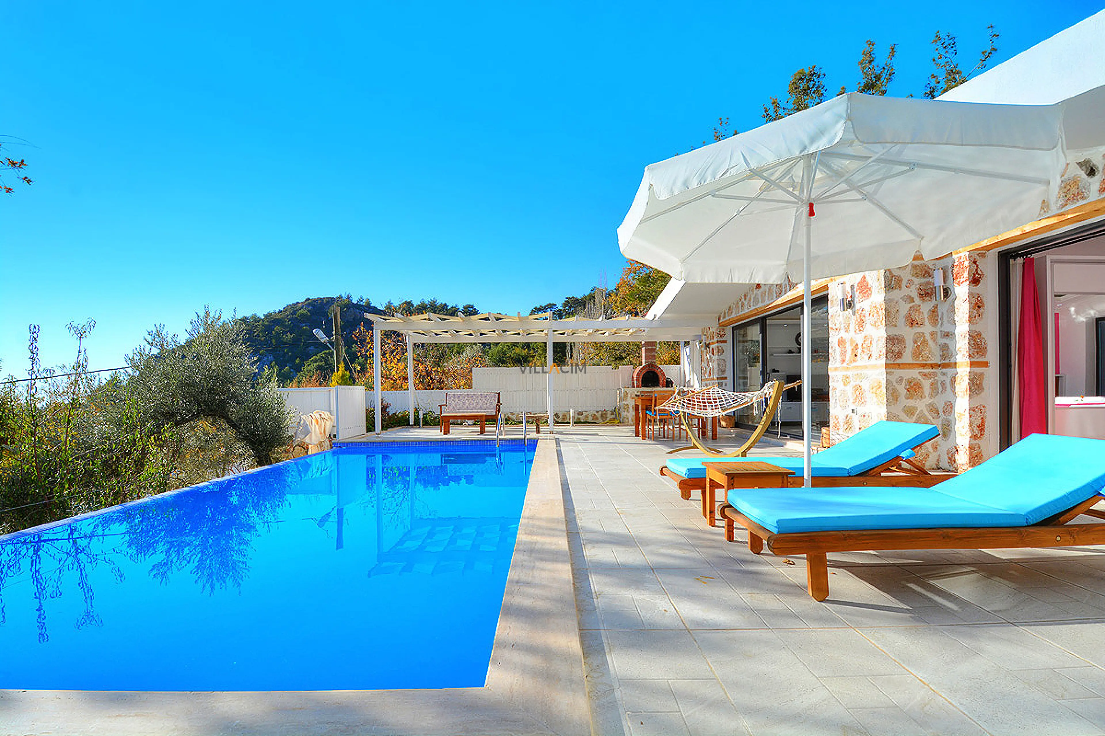 ViLLA-ROMANSON-3_650.jpg