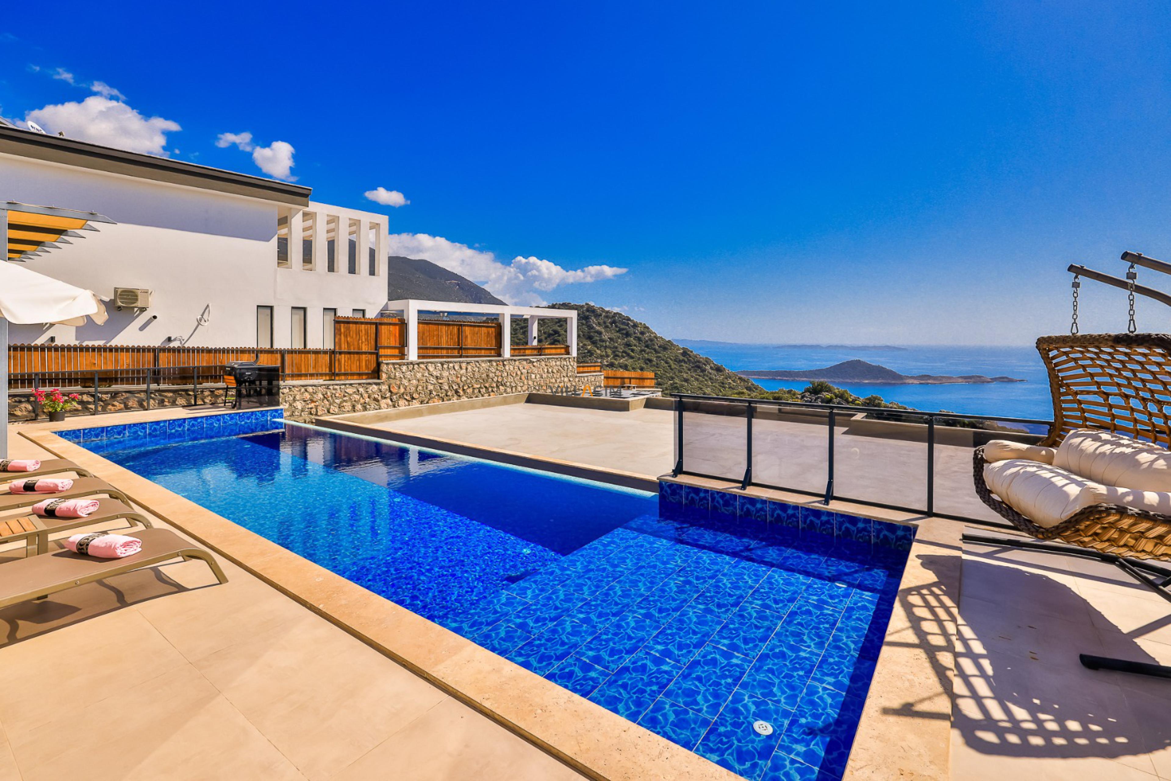 Villa-Celebrity41_784.jpg