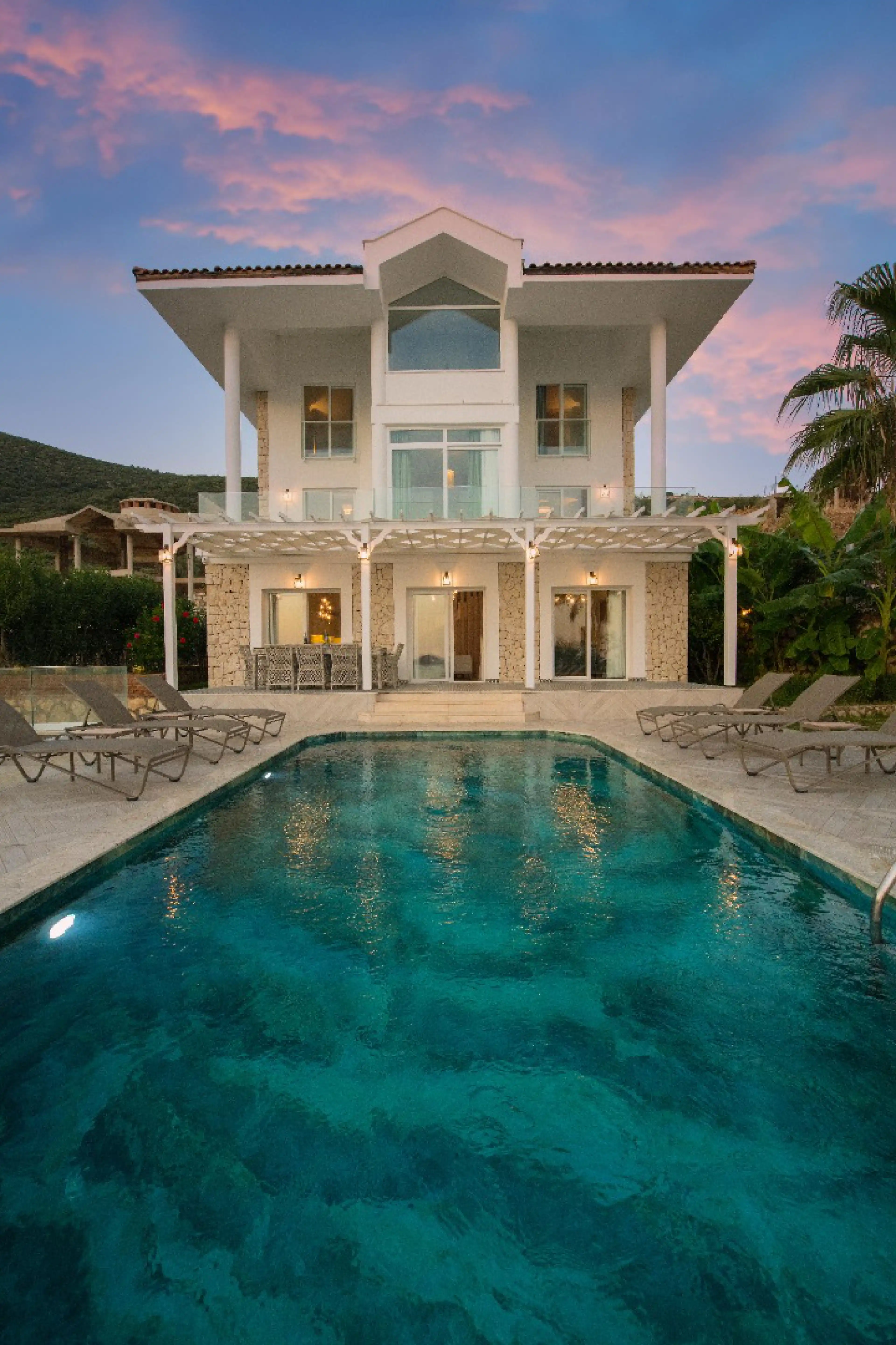 Villa-White-Home-1-21_51.jpg