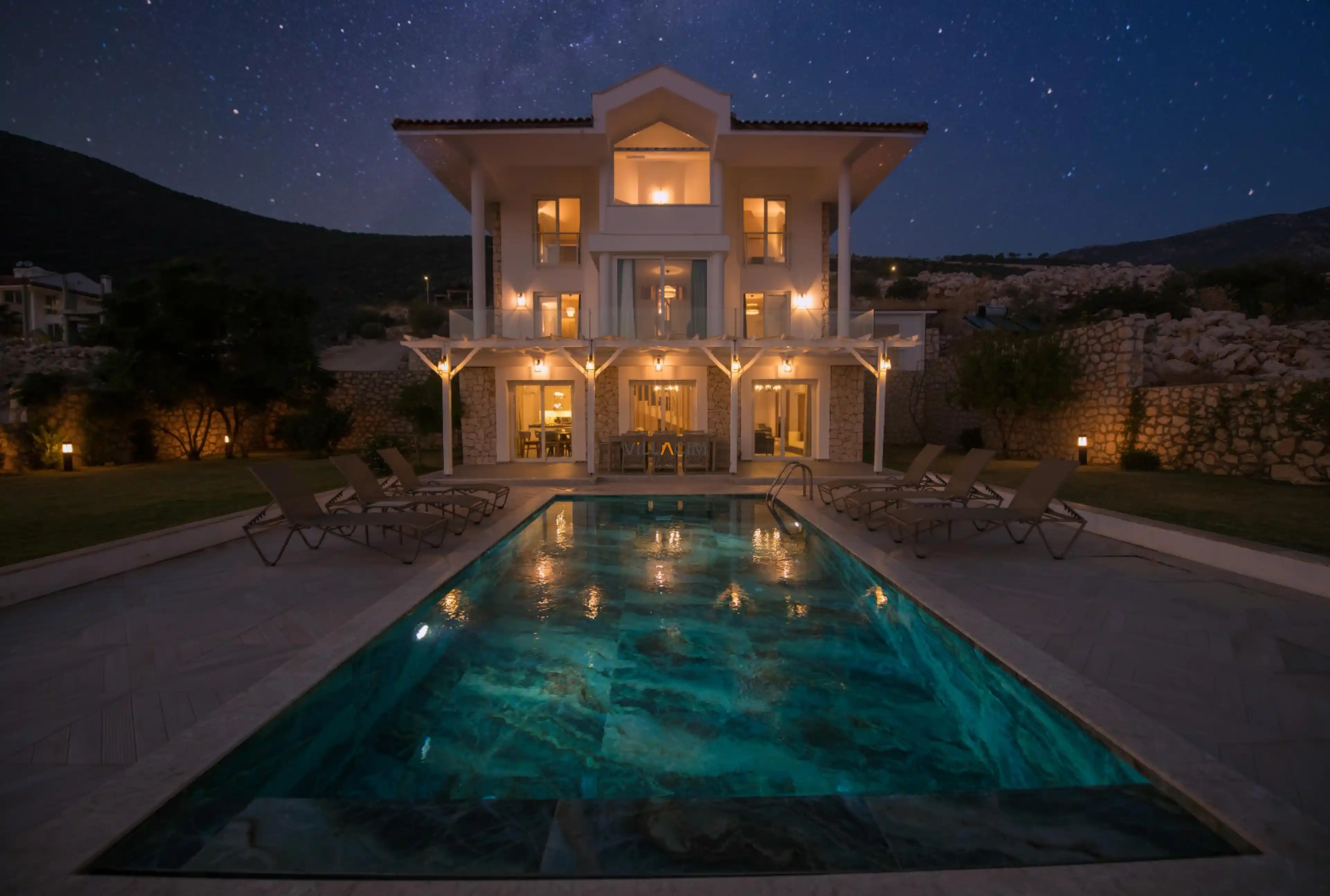 Villa-White-Home-2-11_669.jpg