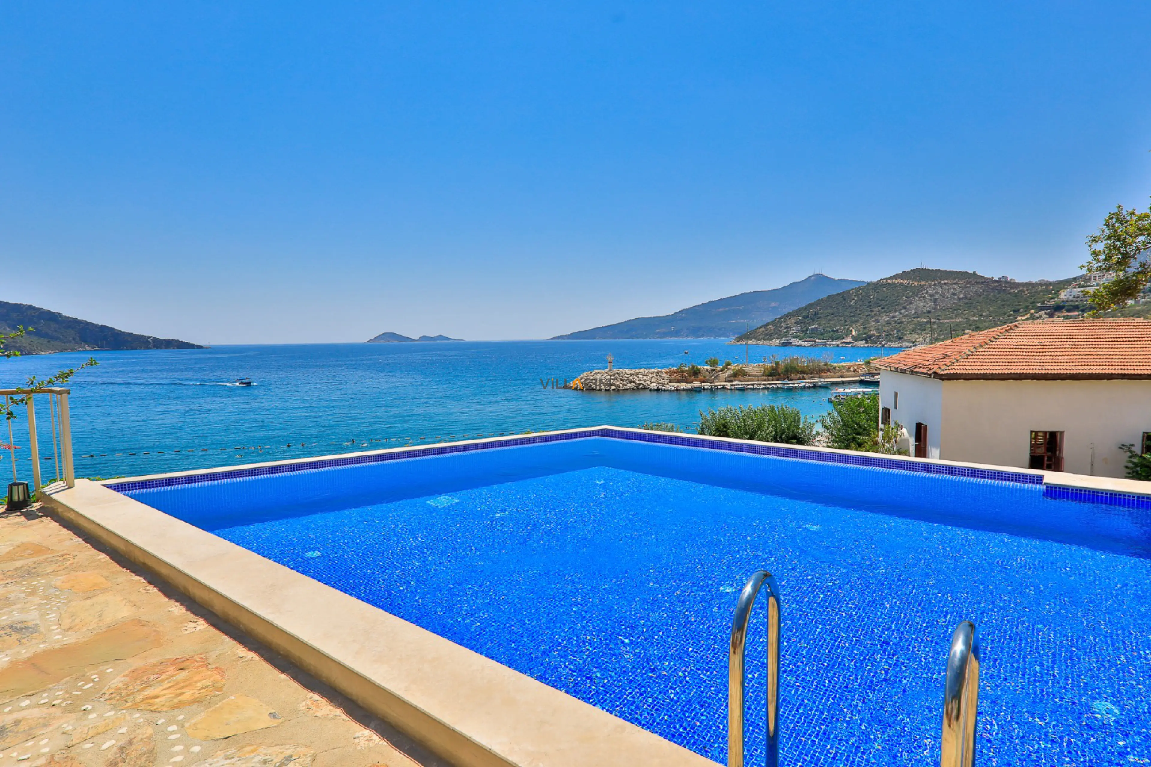 suit-pier-sardinia-2_386.jpg