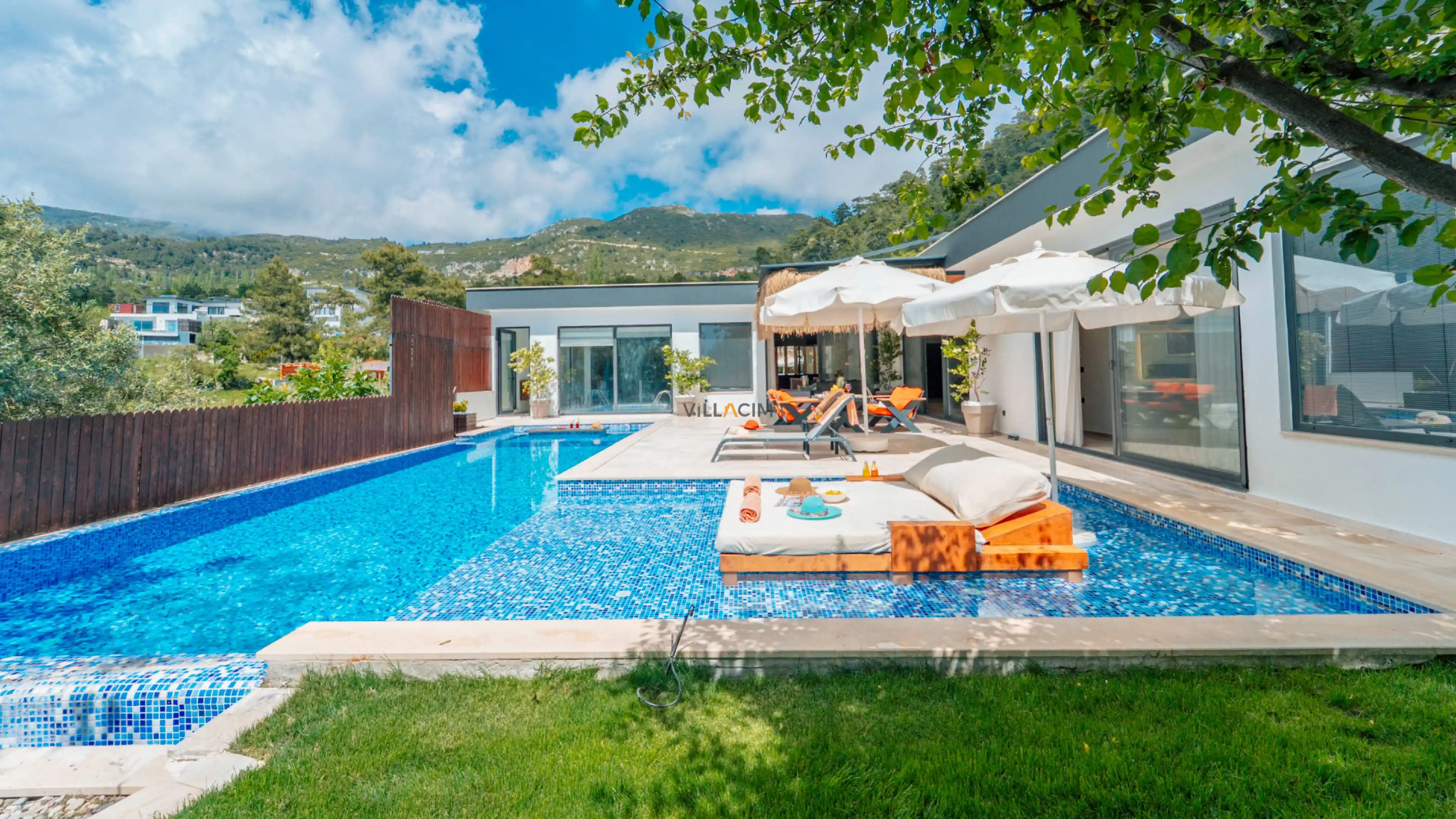 villa-aqua-luxury-106_270.jpg