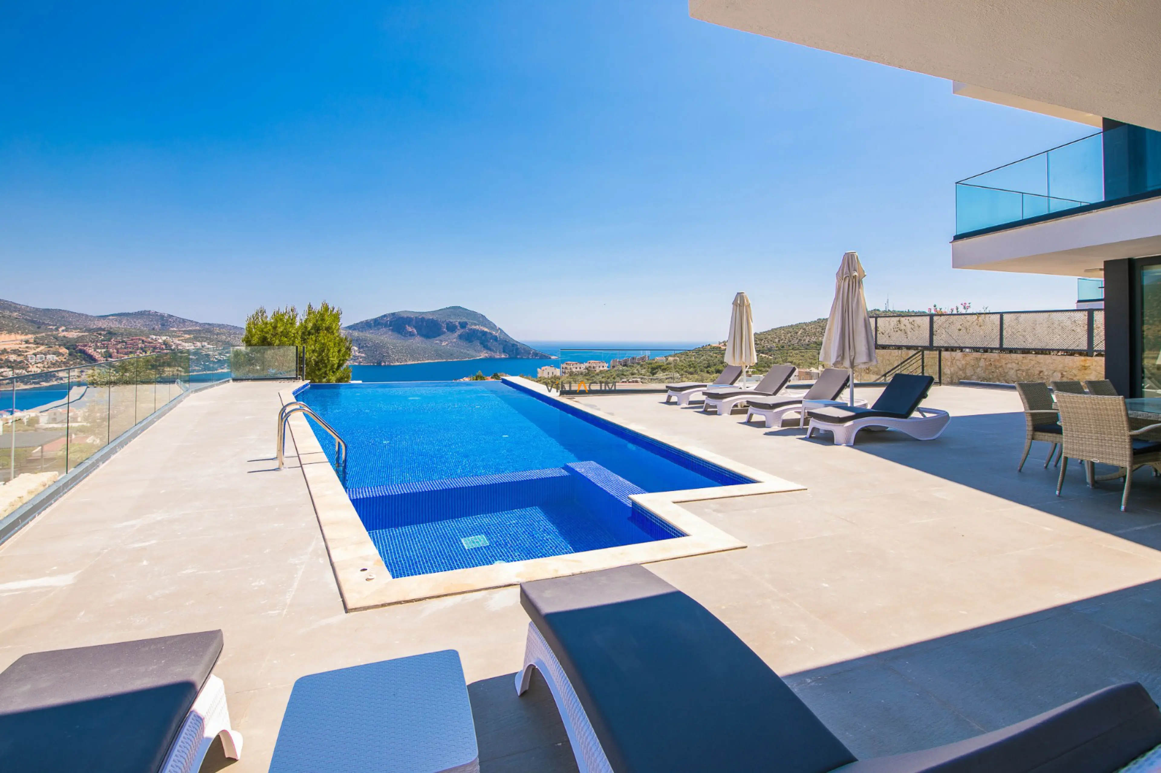 villa-aquamarine-(3)_973.jpg
