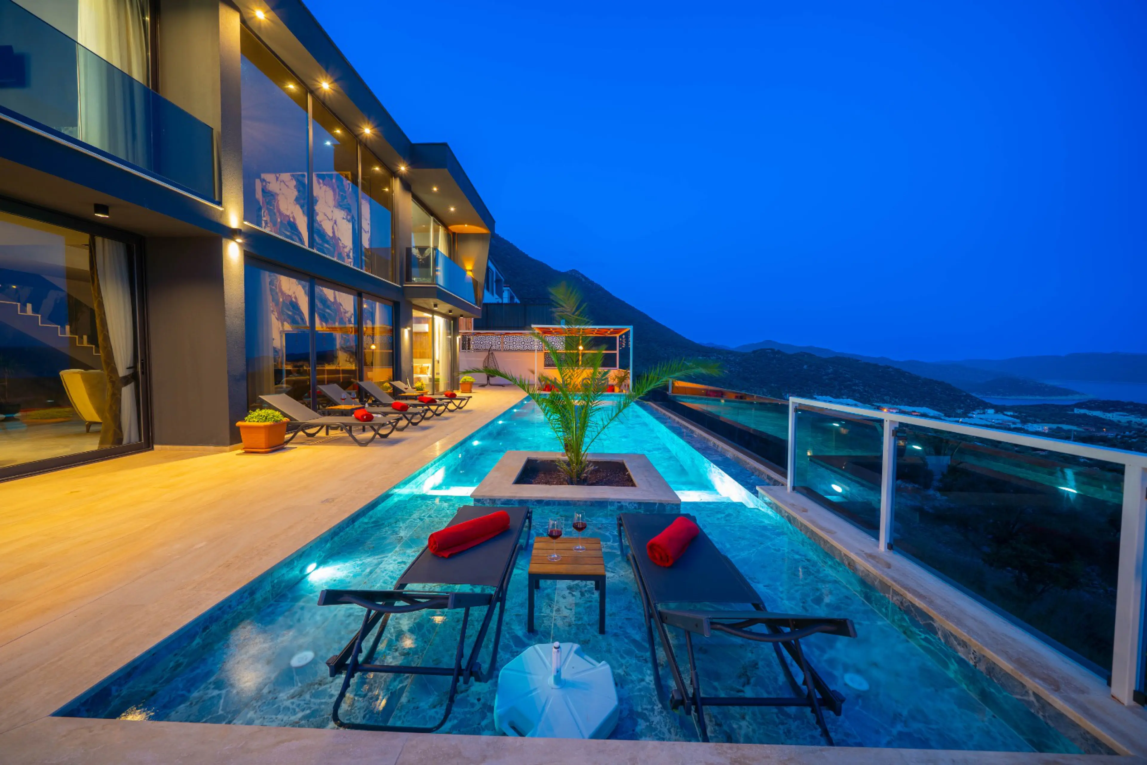 villa-black-dark-92_389.jpg