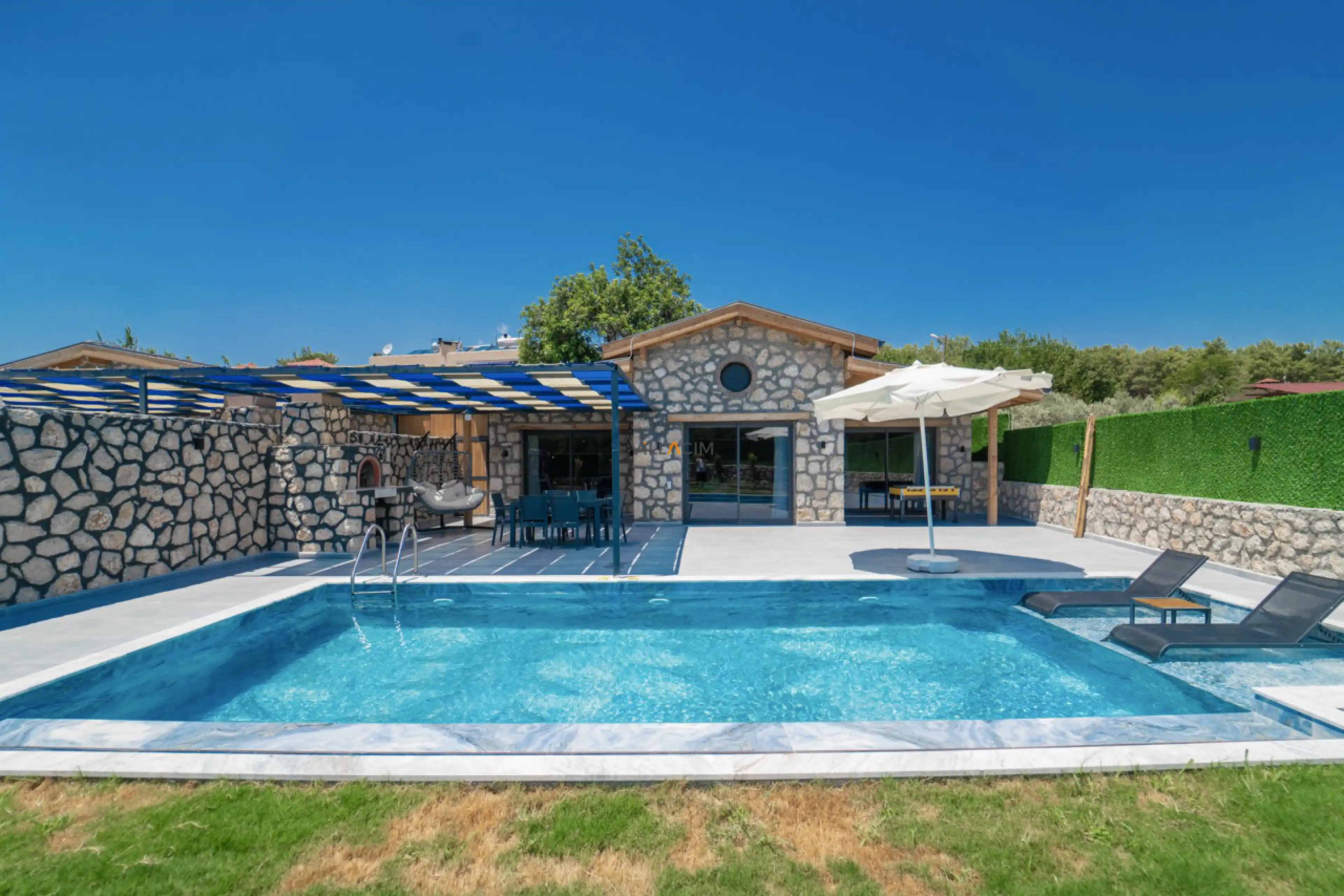 villa-grentnan-120_629.jpeg