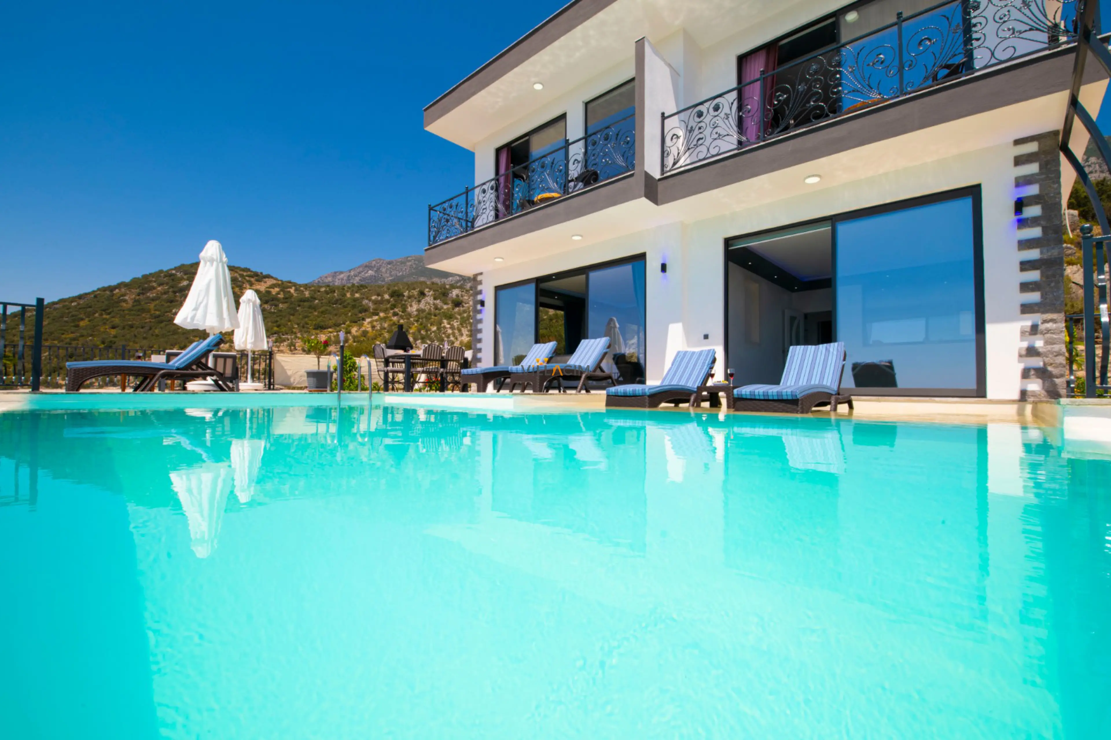 villa-life-2_967.jpeg