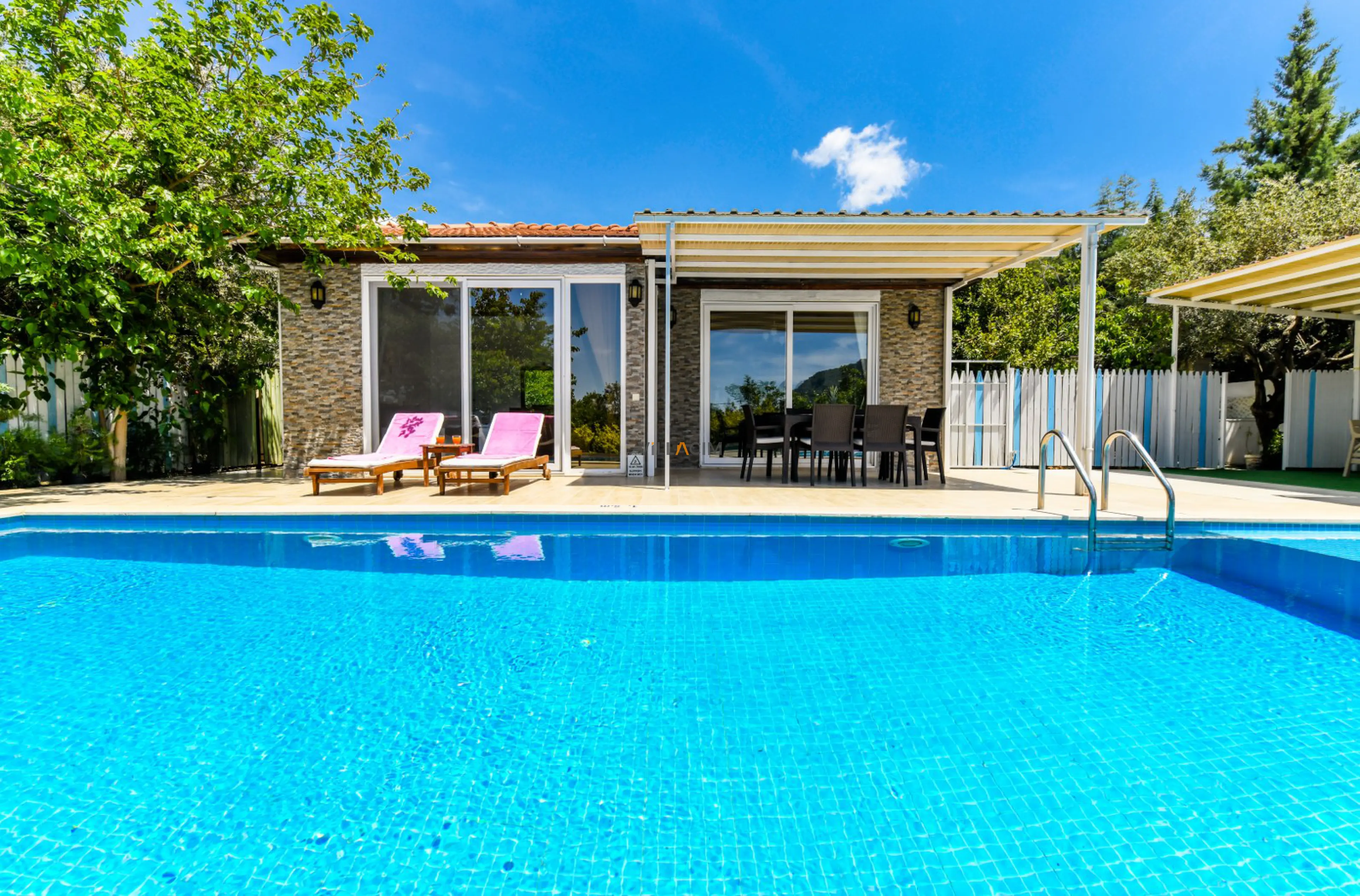 villa-sade-8_1593x1050_415.jpg