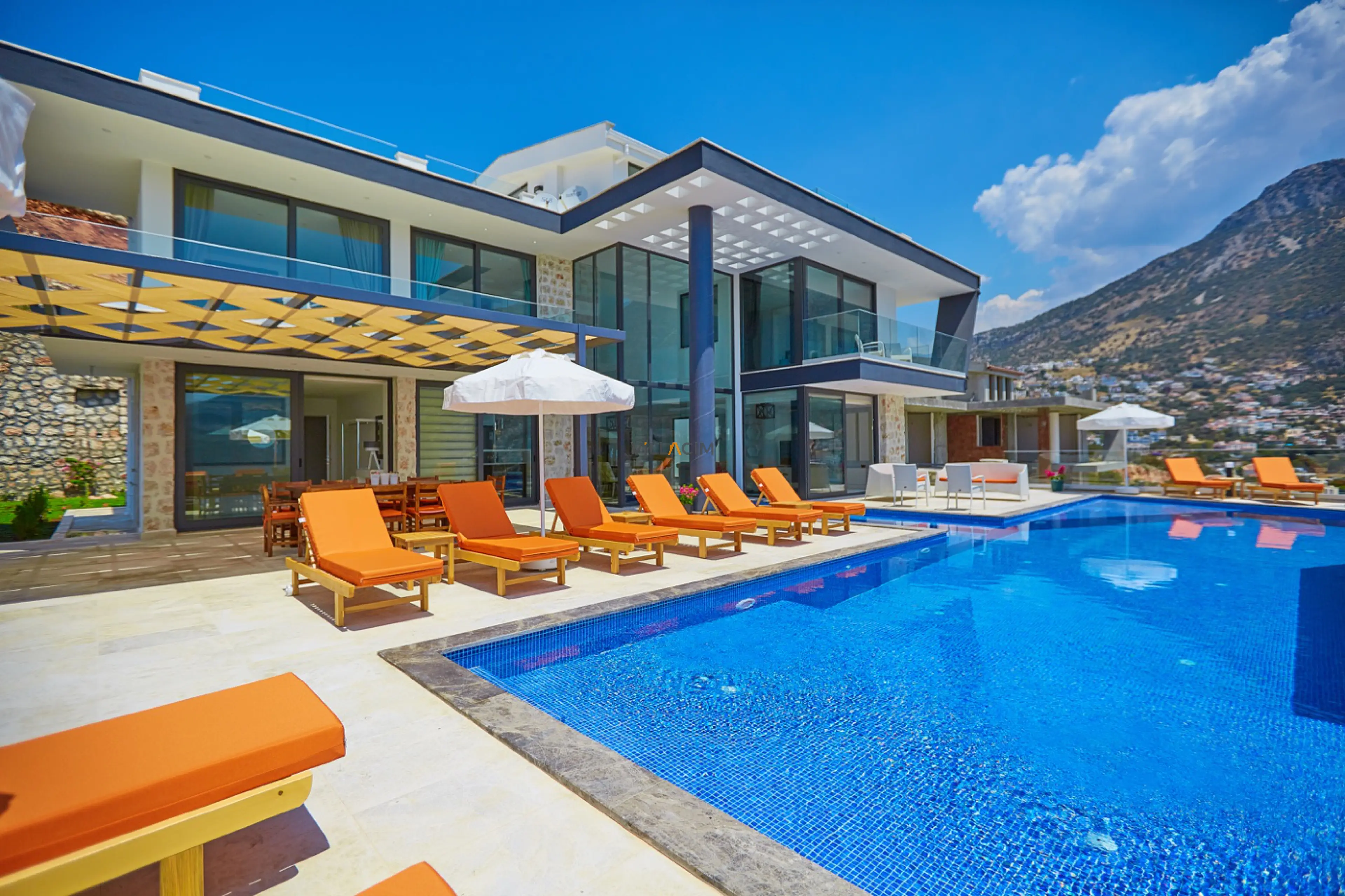 villa-unlimited-1-1_747.jpg