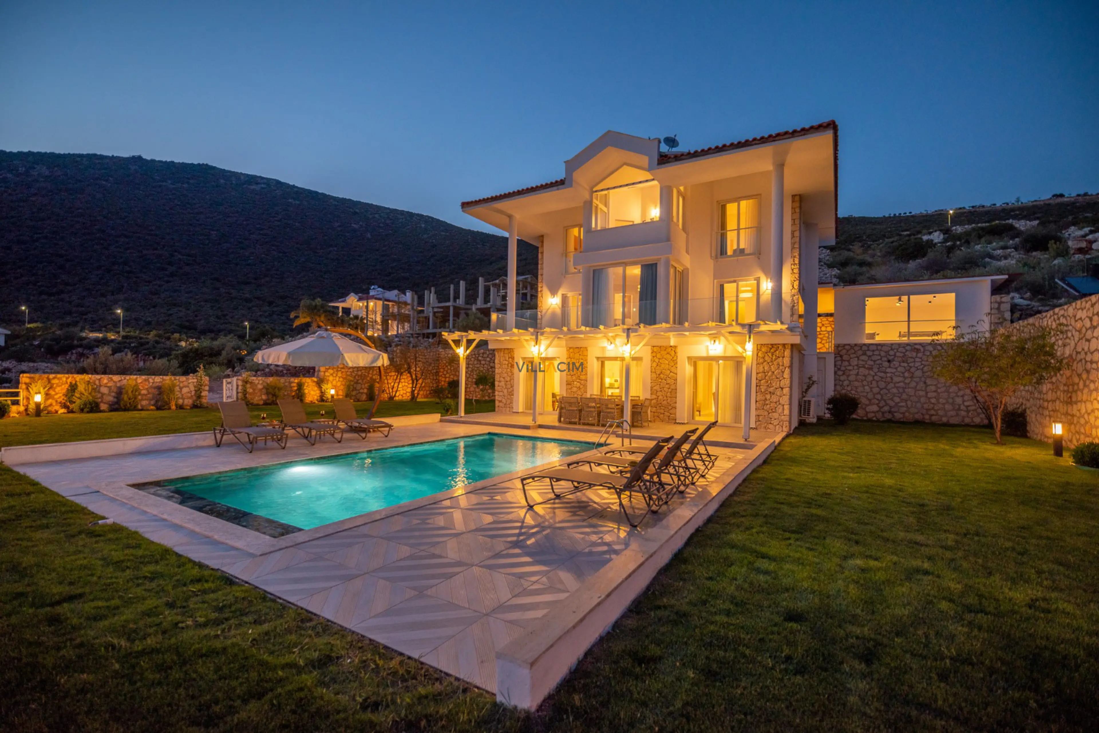 villa-white-home-1-15_822.jpg