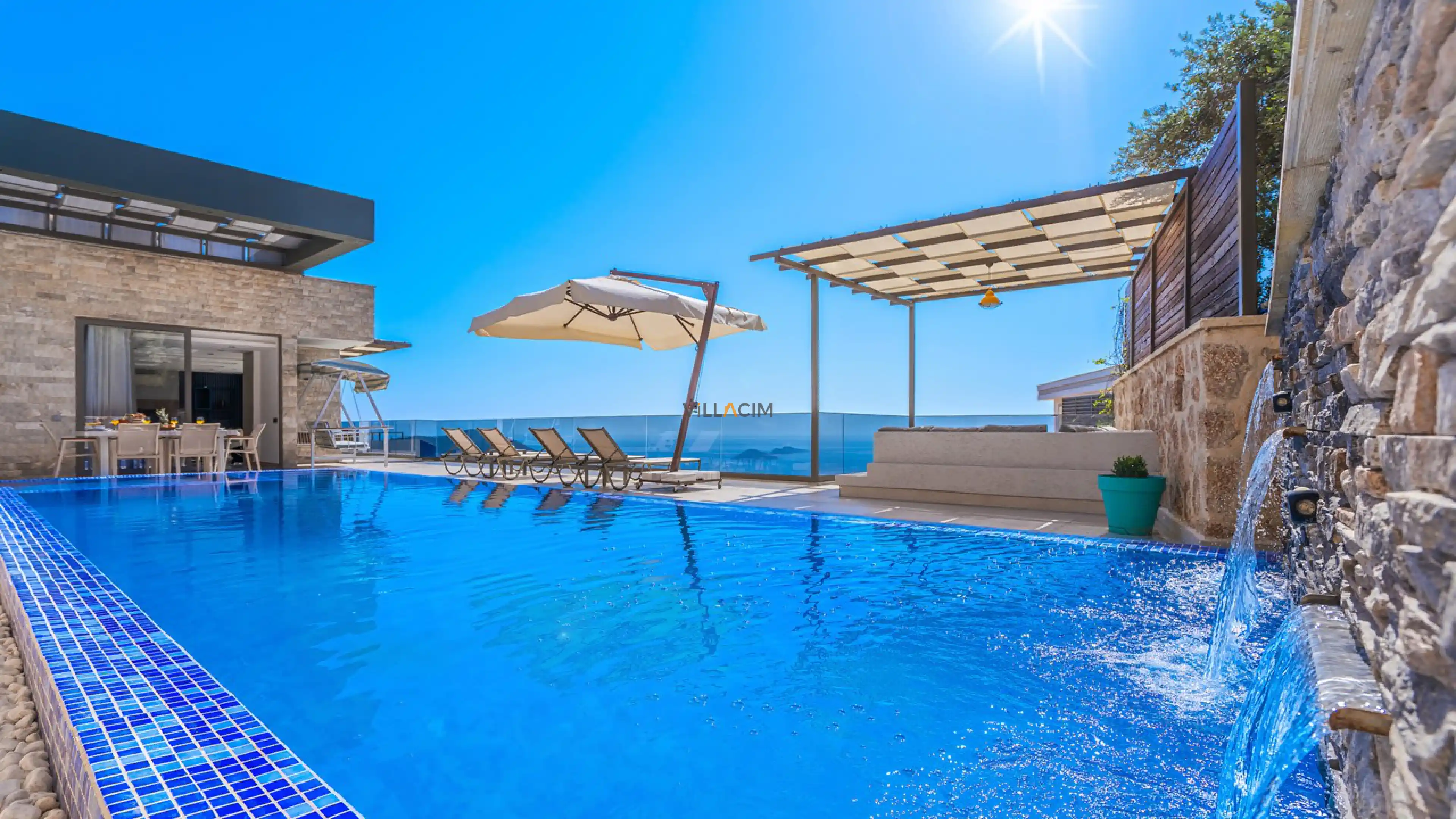 Villa White House