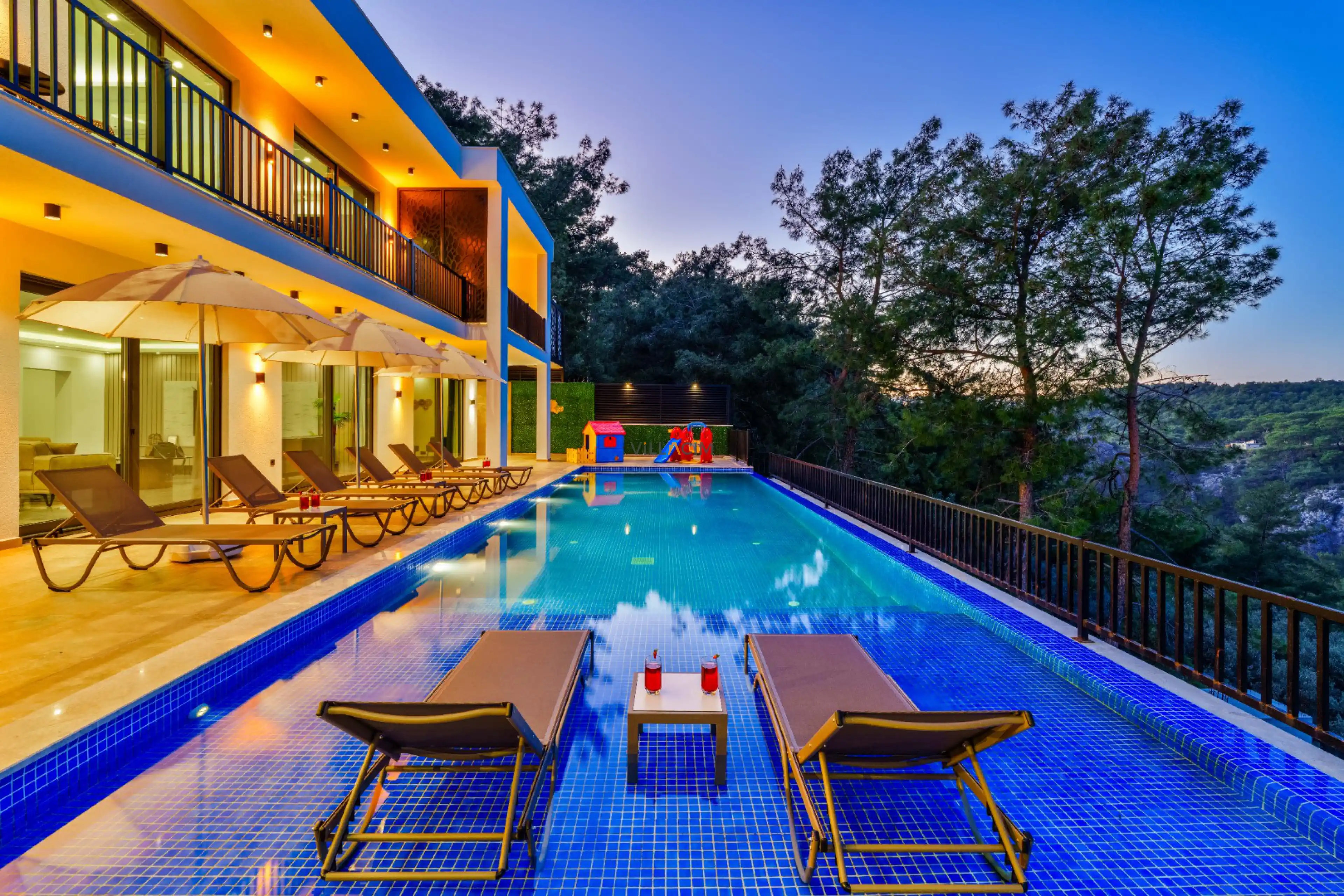 Villa Blue Moon