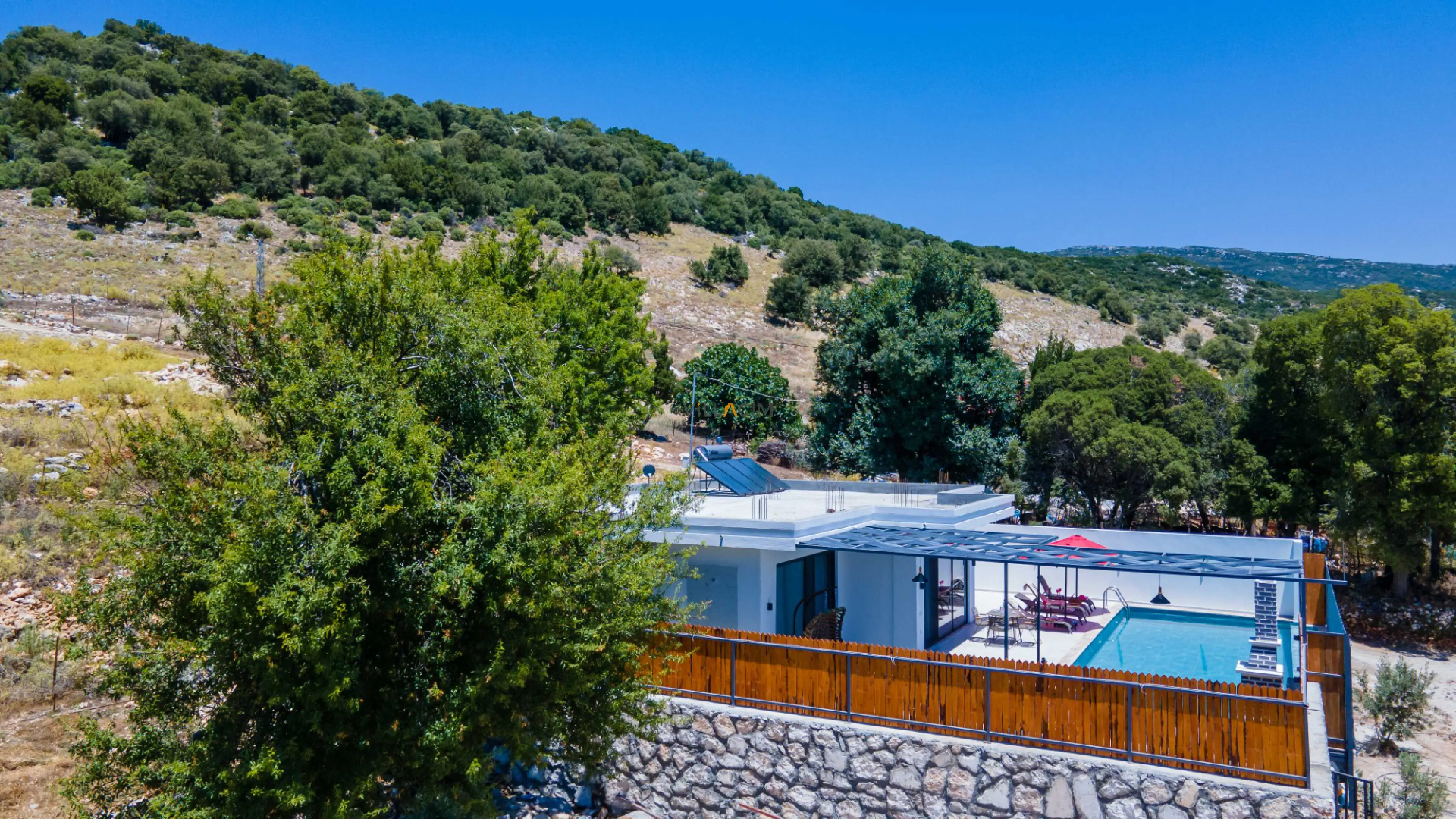 villa-celebre1_735.jpg