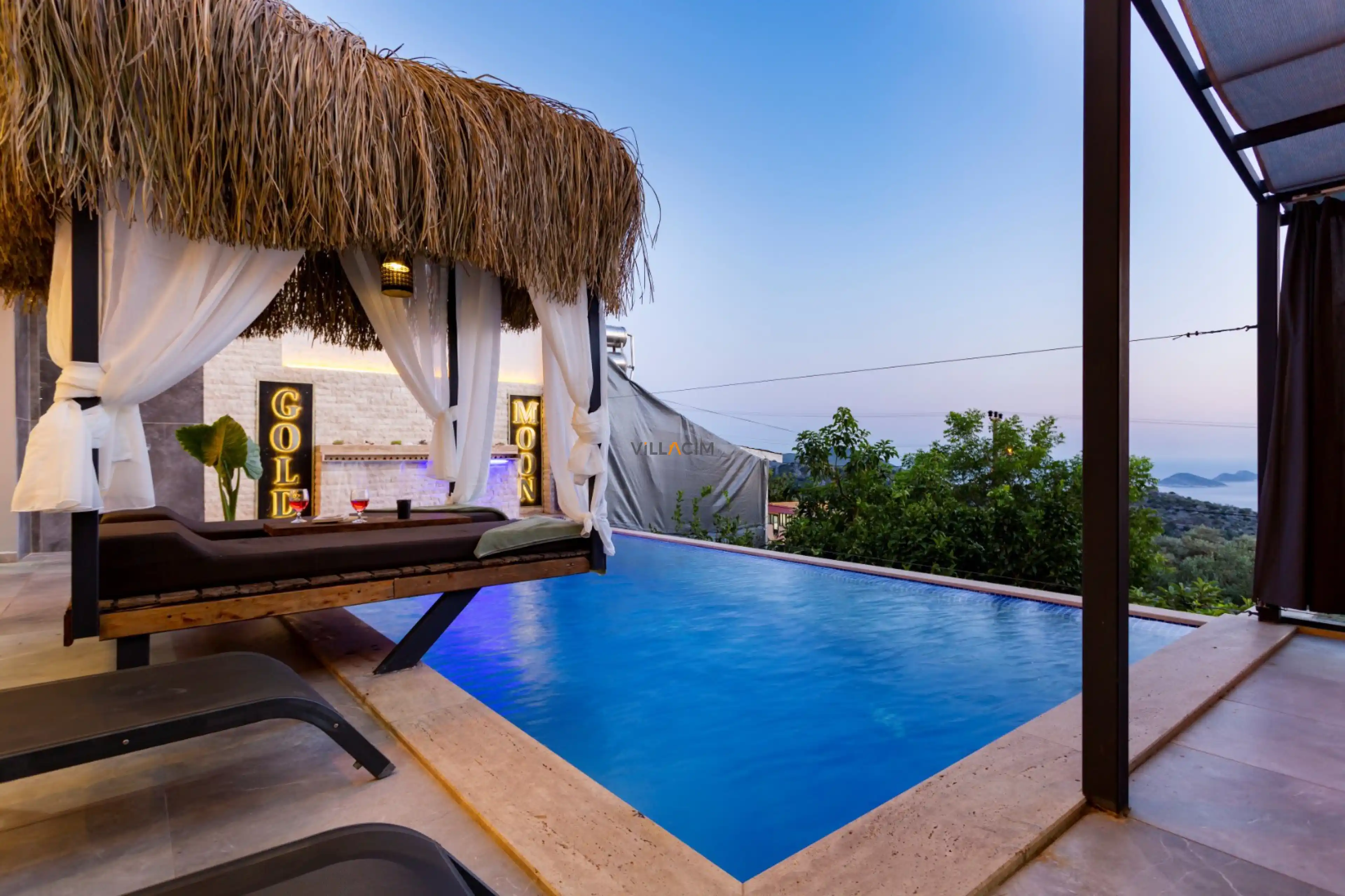 Villa Gold Moon