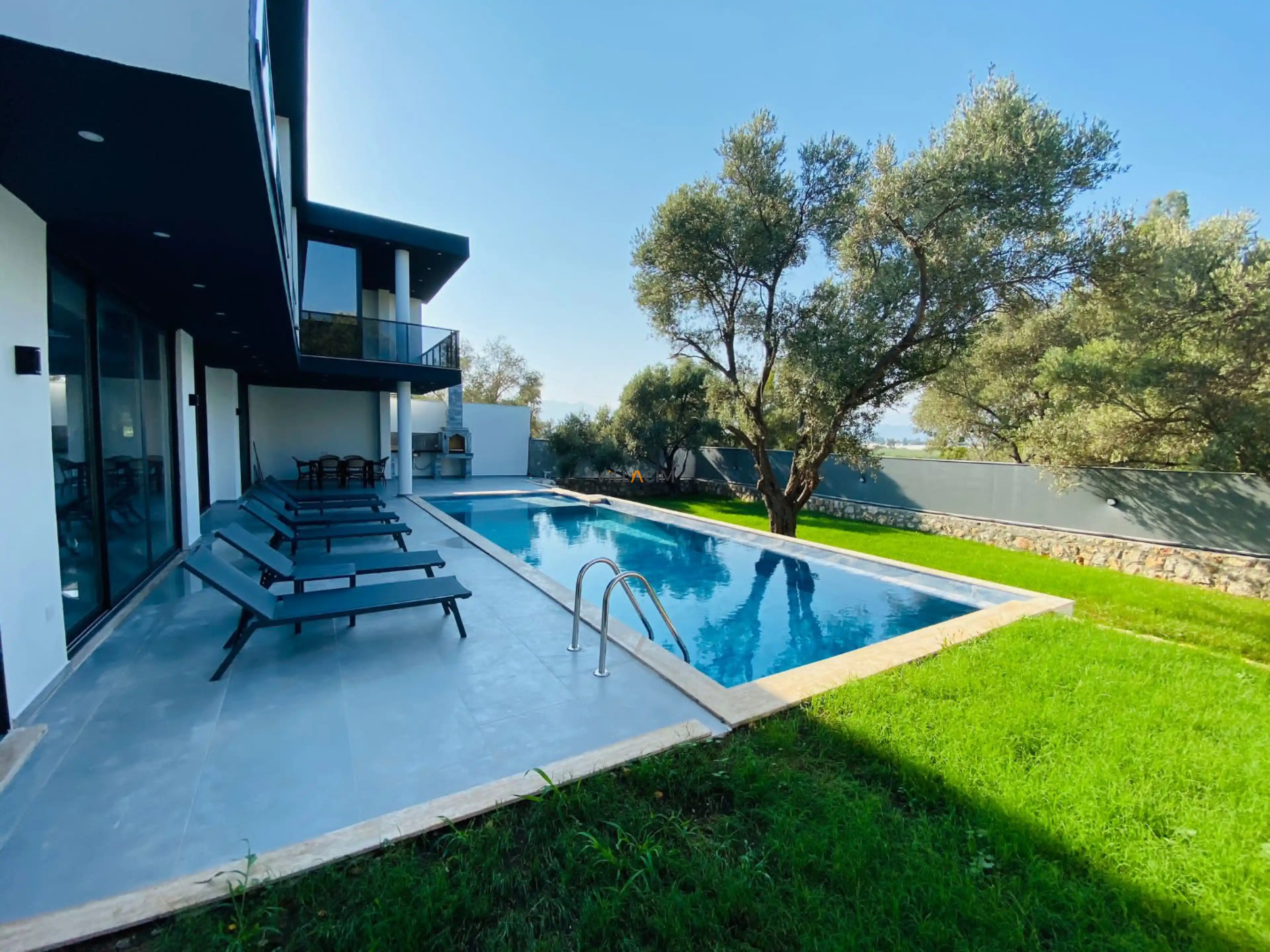 Villa Nar Ağacı