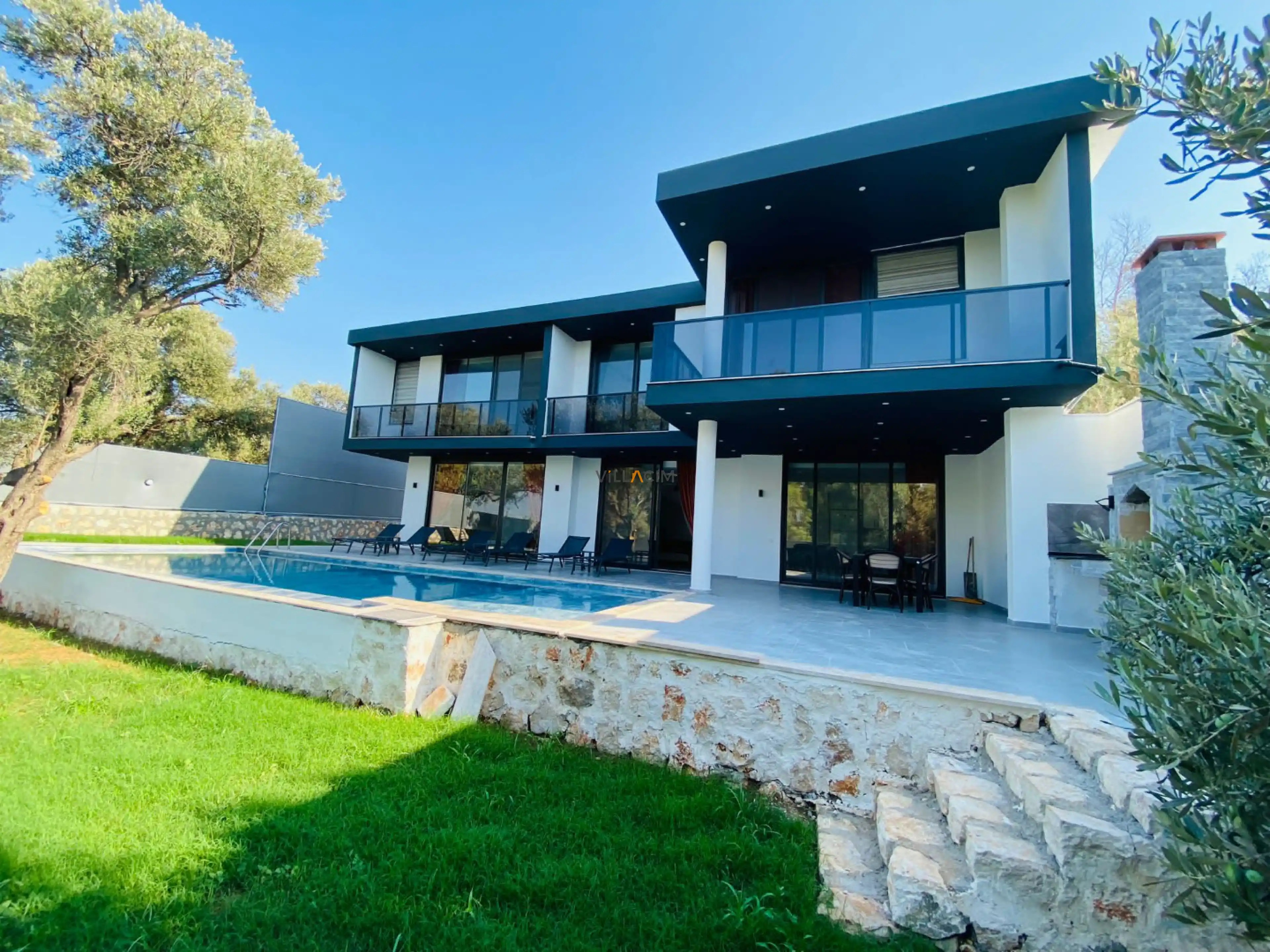 Villa Nar Ağacı
