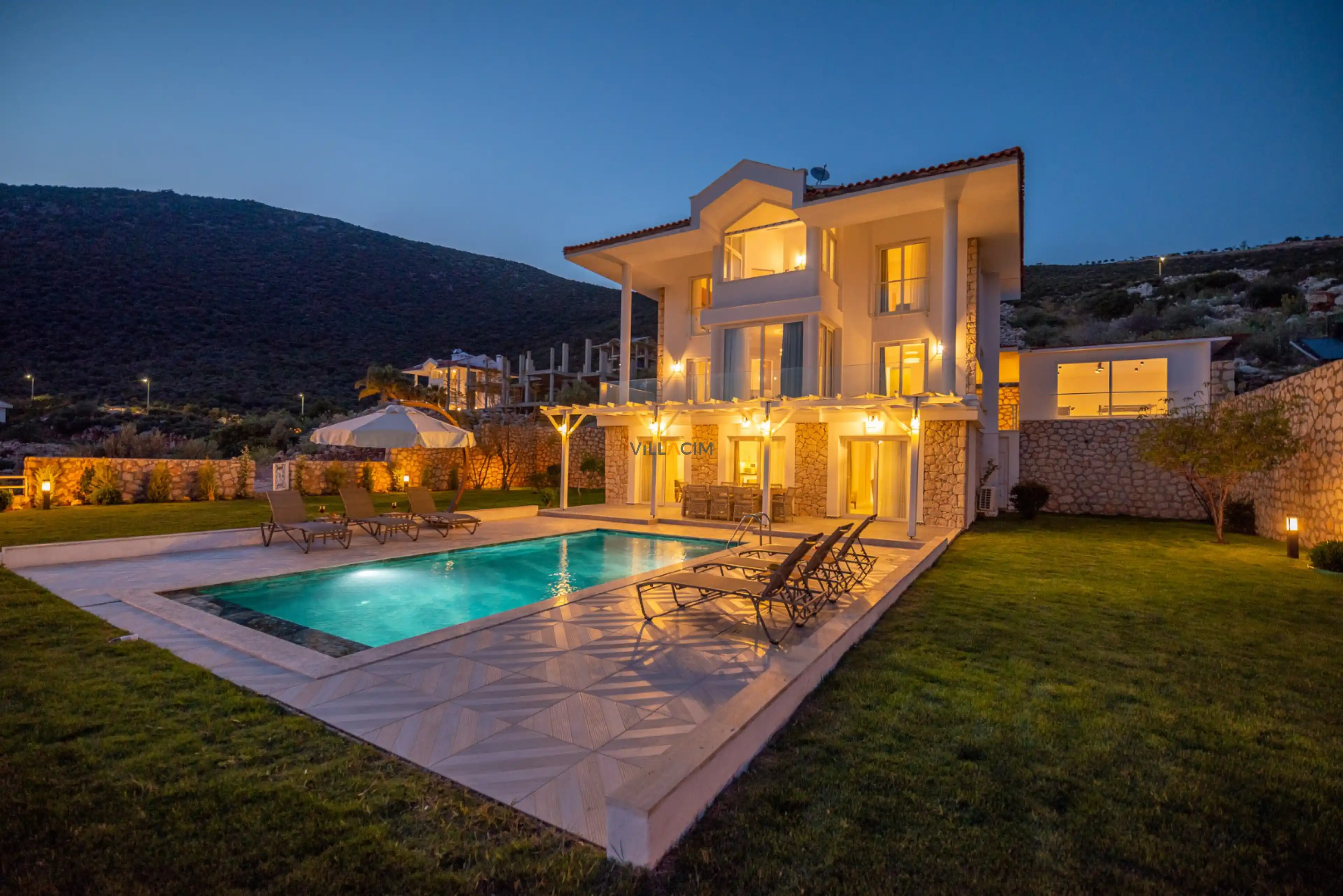 Villa White Home 1