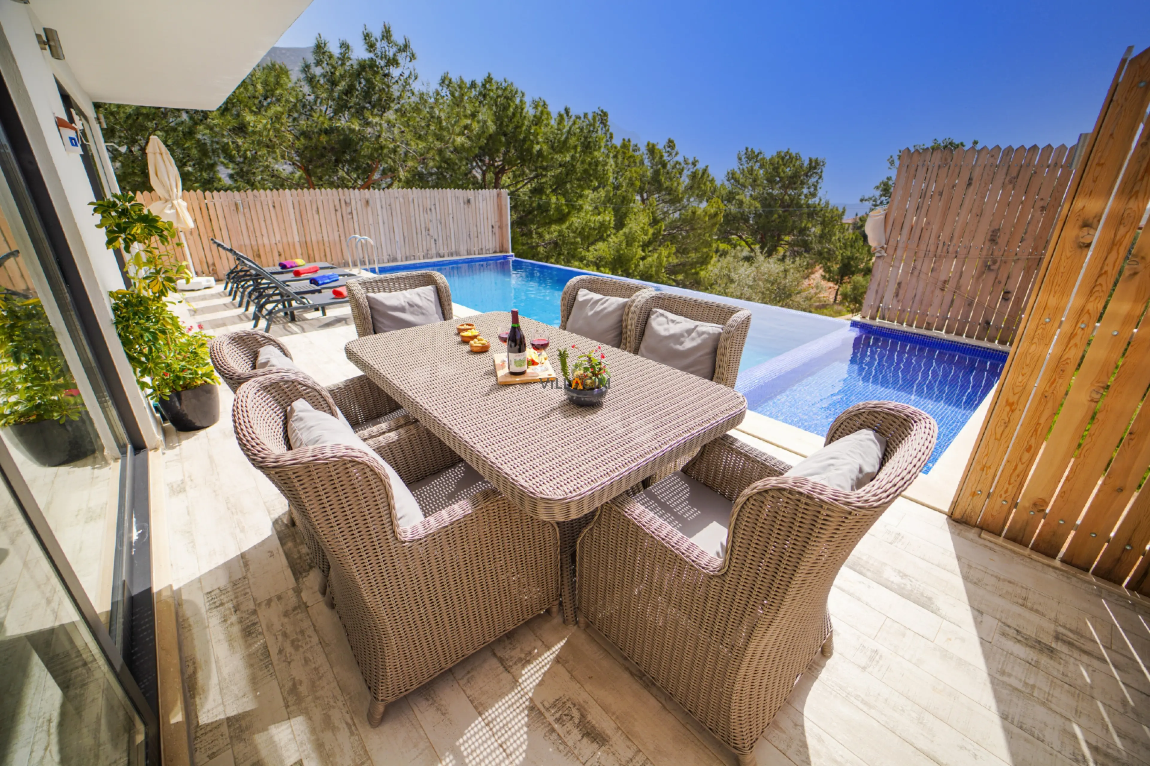 villa-zara-queen-10_458.jpg