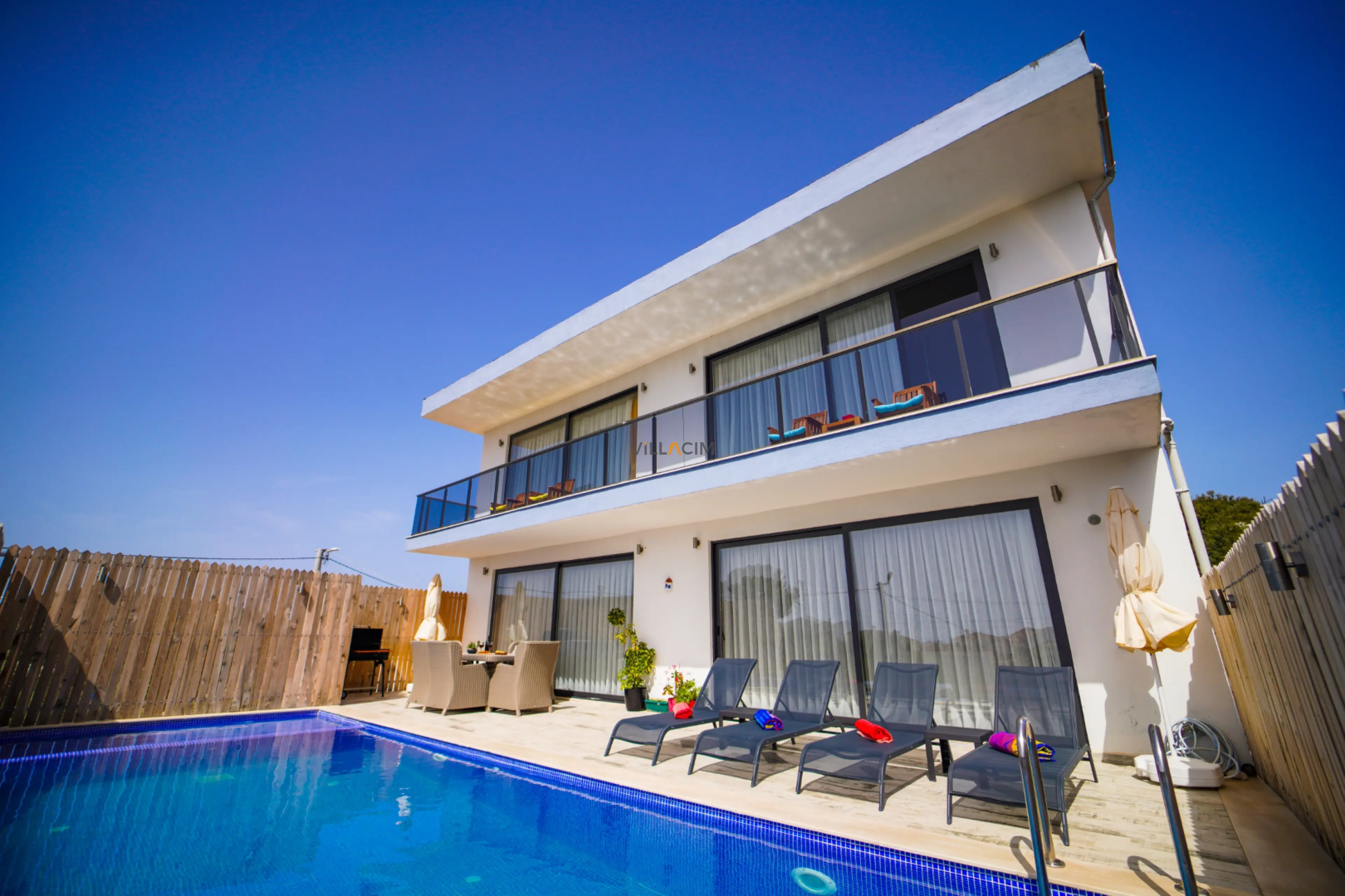 villa-zara-queen-1_898.jpg