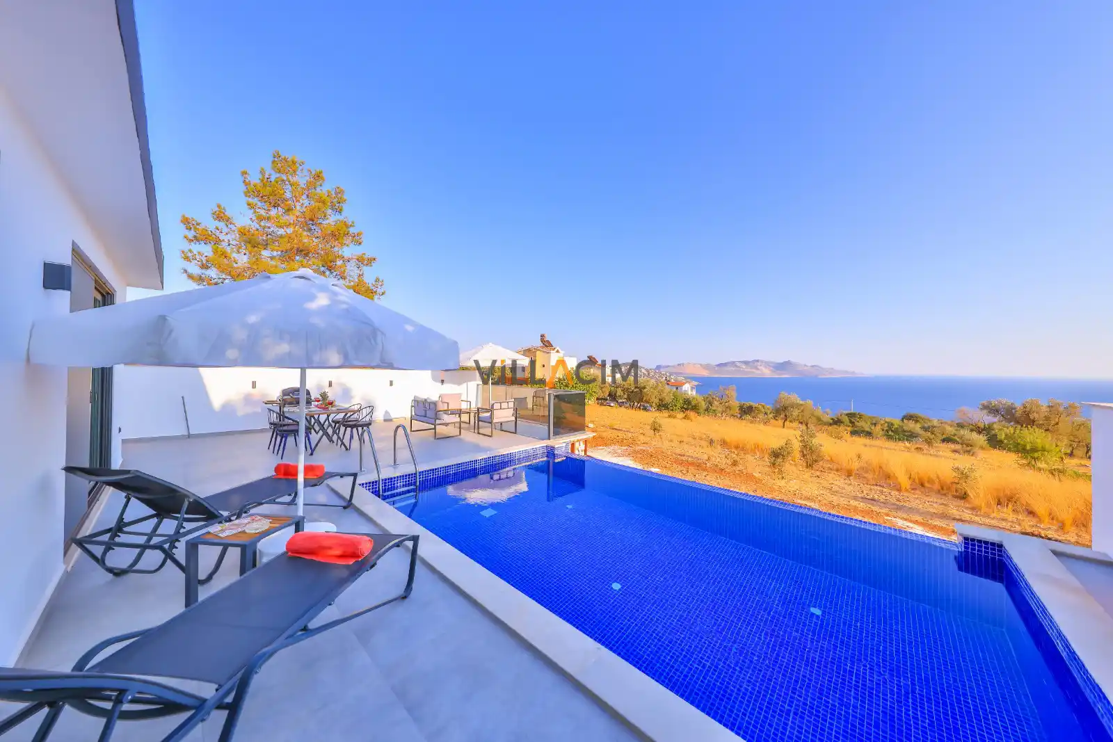 Villa Alicia - 2 Kişilik Korunaklı ve Deniz Manzaralı Villa